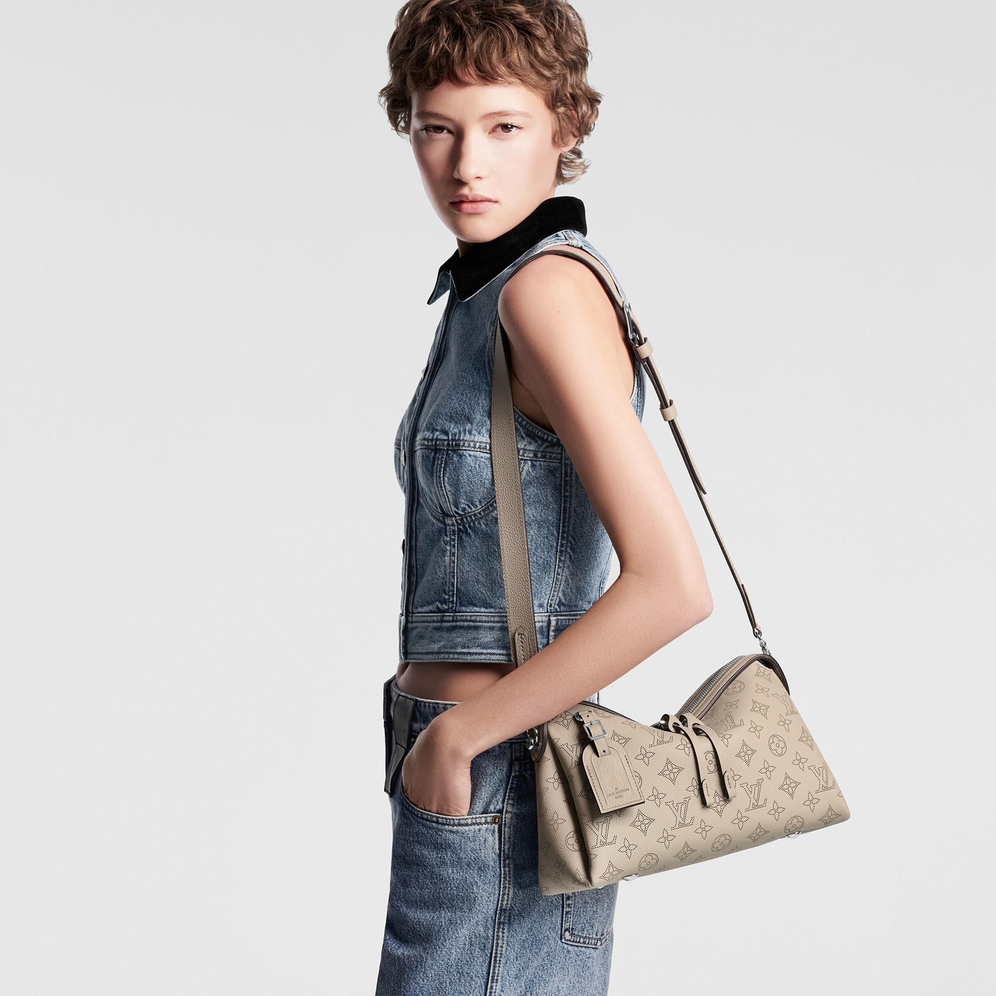 Hand It All PM Mahina Damen Handtaschen Alle Kollektionen | LOUIS VUITTON (Zoom)