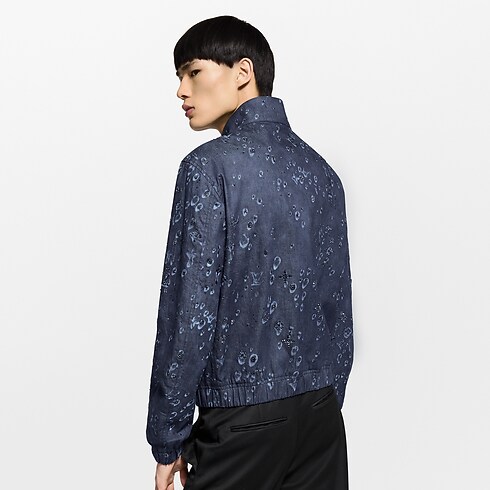 Harringtonjacke aus Denim mit Verzierungen Herren Ready to Wear Jacken und Mäntel | LOUIS VUITTON (Zoom)