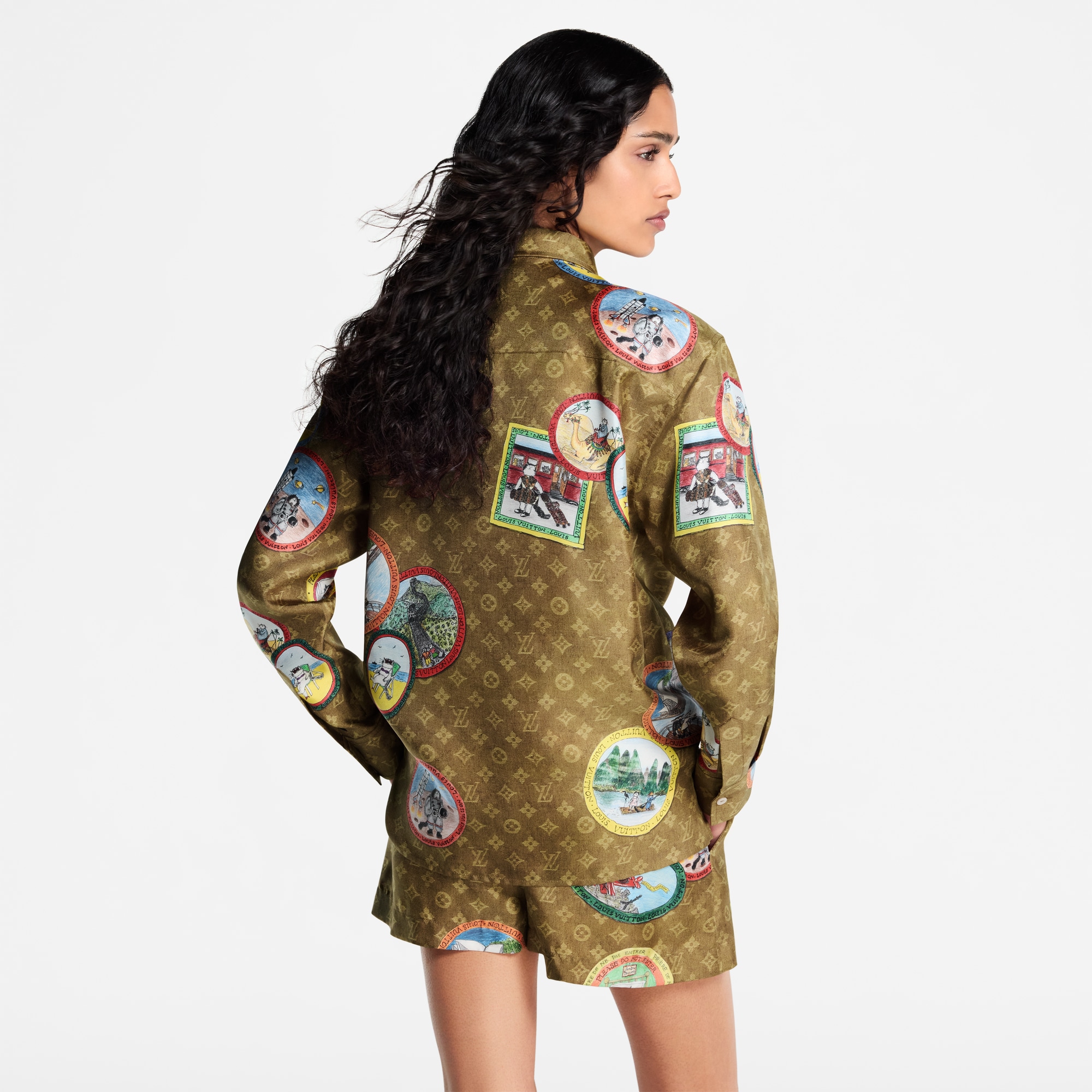 Hemd aus Seide mit Katzen-Design auf Reisestempeln sowie Monogram-Motiv  Damen Ready to Wear Tops | LOUIS VUITTON (Zoom)