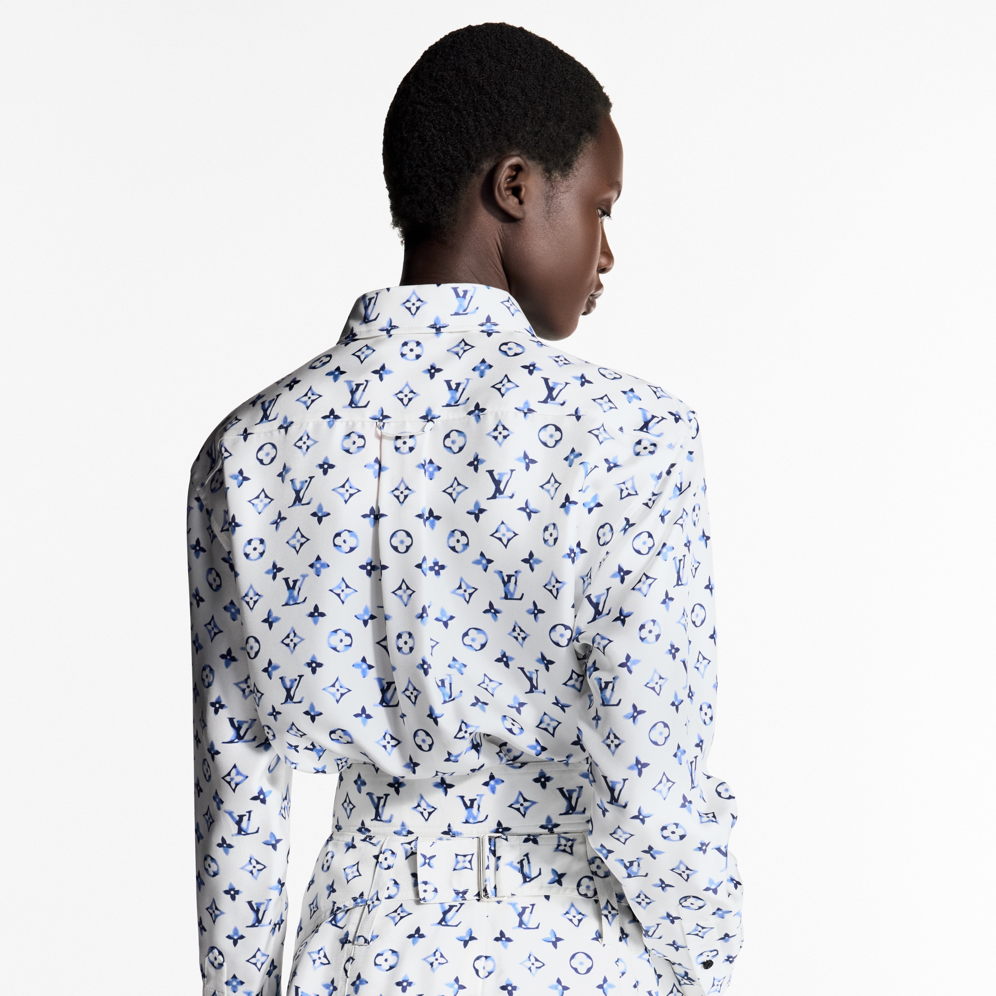 Hemd aus Seide mit Monogram-Motiv im Aquarellstil  Damen Ready to Wear Tops | LOUIS VUITTON (Zoom)