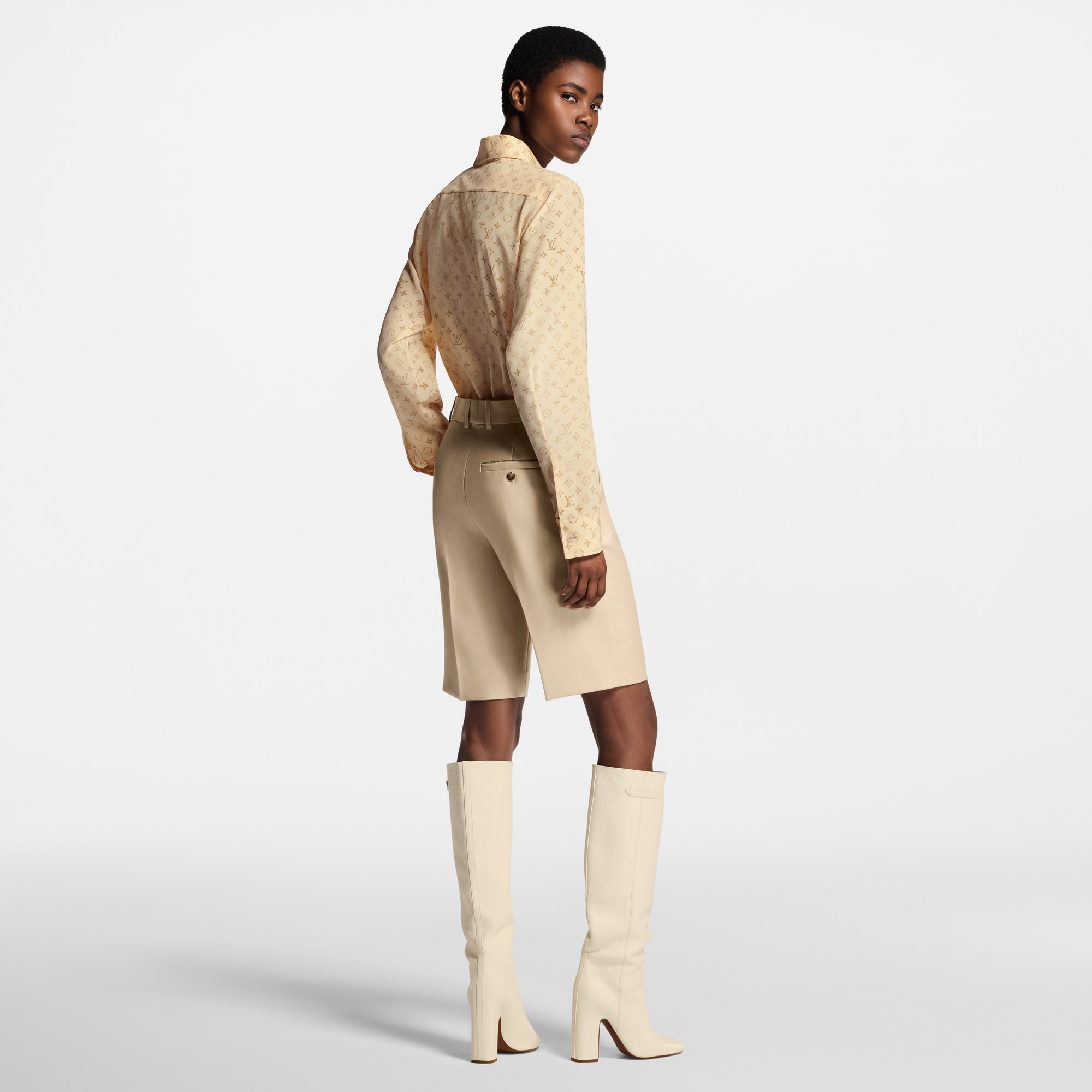 Hemd aus Seide mit Monogram-Motiv im verwaschenen Design  Damen Ready to Wear Tops | LOUIS VUITTON (Zoom)