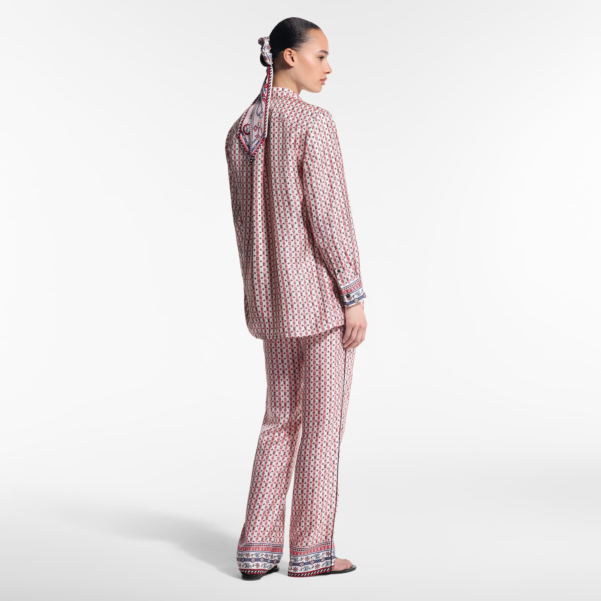 Hemd aus Seide mit Schal-Print  Damen Ready to Wear Tops | LOUIS VUITTON (Zoom)