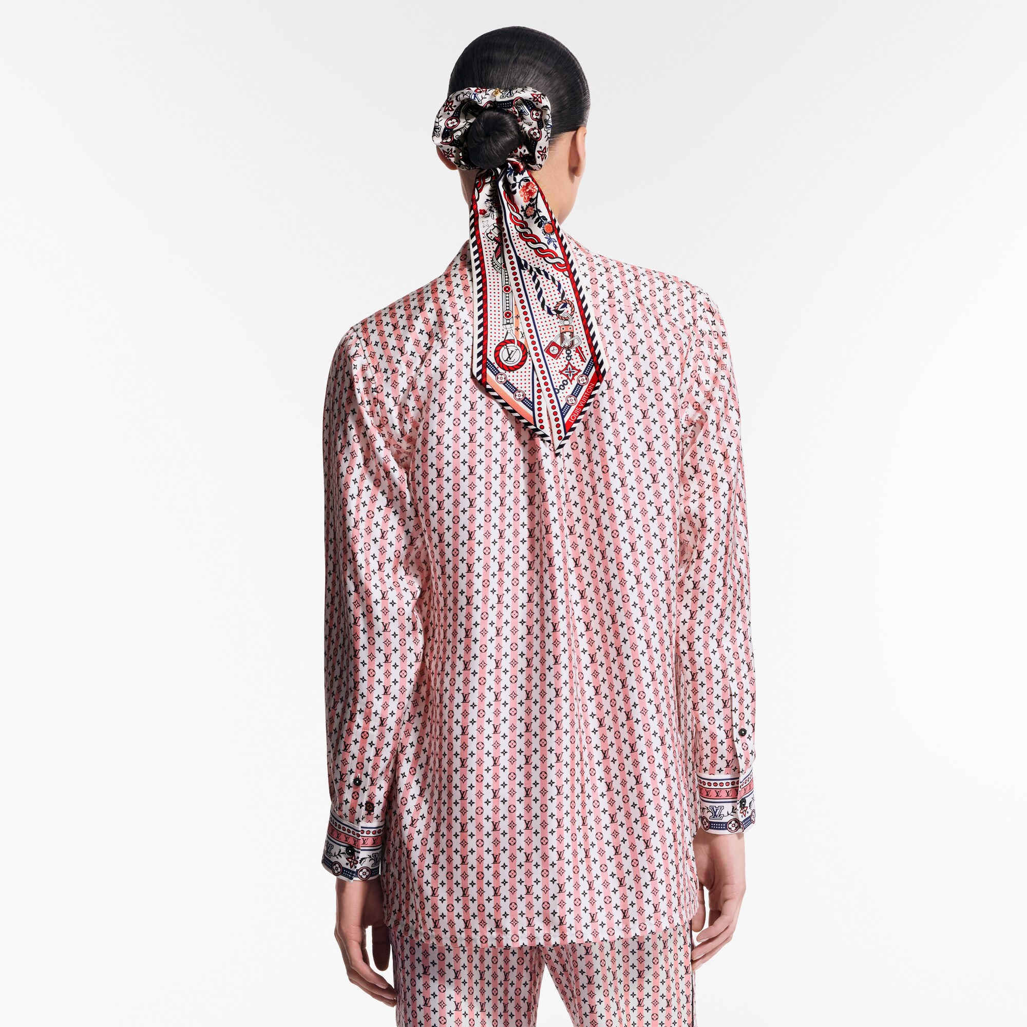 Hemd aus Seide mit Schal-Print  Damen Ready to Wear Tops | LOUIS VUITTON (Zoom)
