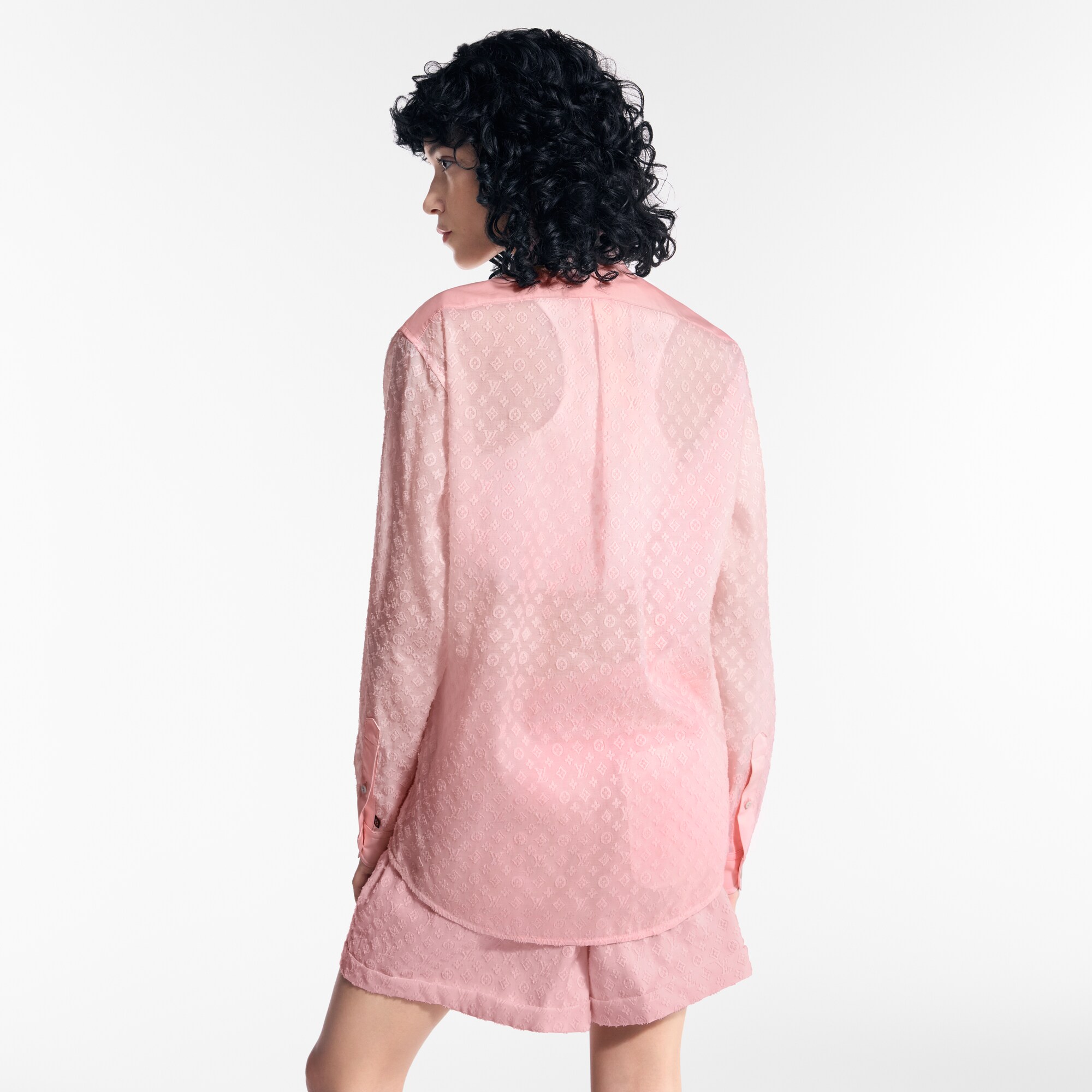 Hemd mit Monogram-Details am Ärmel  Damen Ready to Wear Tops | LOUIS VUITTON (Zoom)