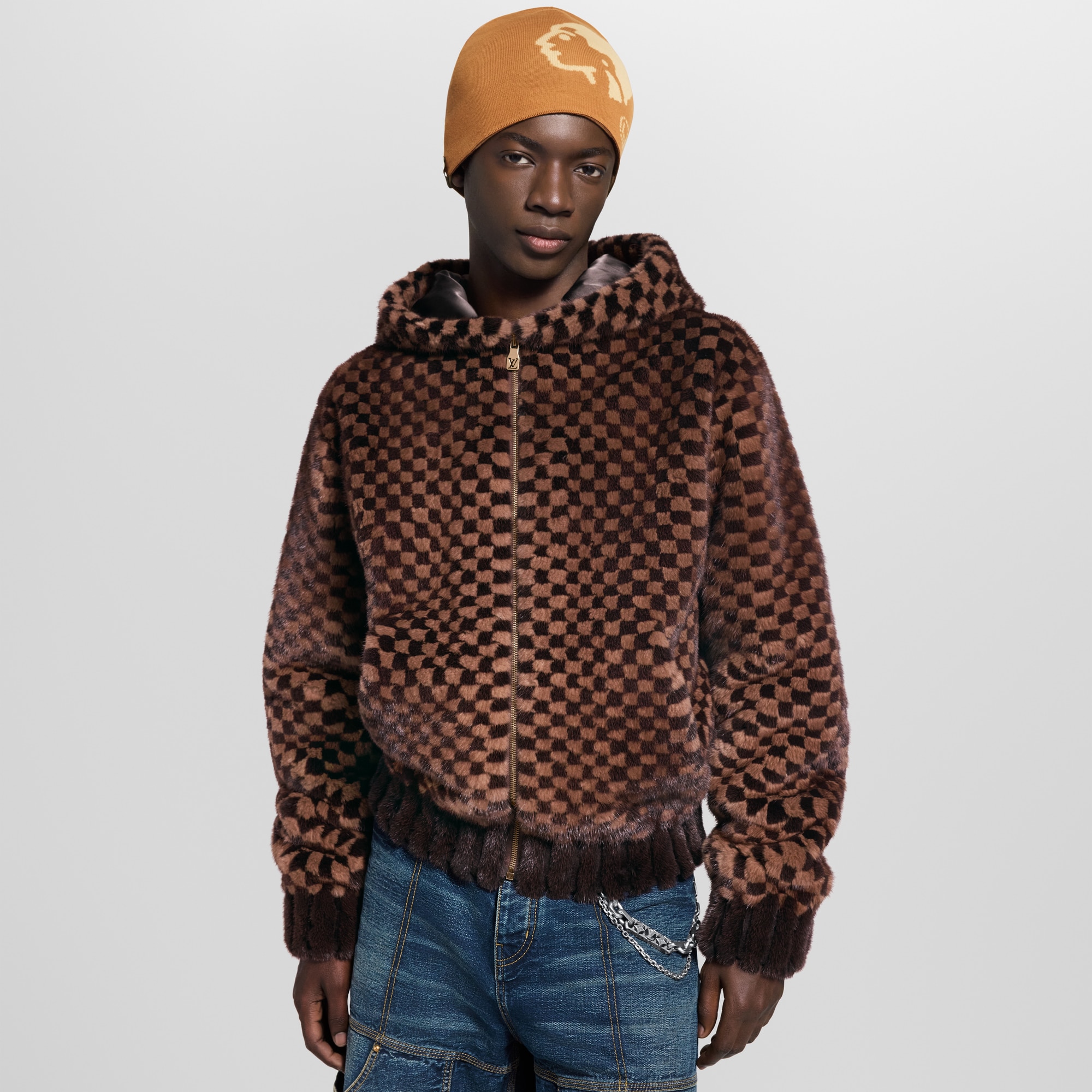 Hoodie aus Pelz mit Reißverschluss, Damier-Motiv und Intarsien  Herren Ready to Wear Vollständige Ready to Wear | LOUIS VUITTON (Zoom)