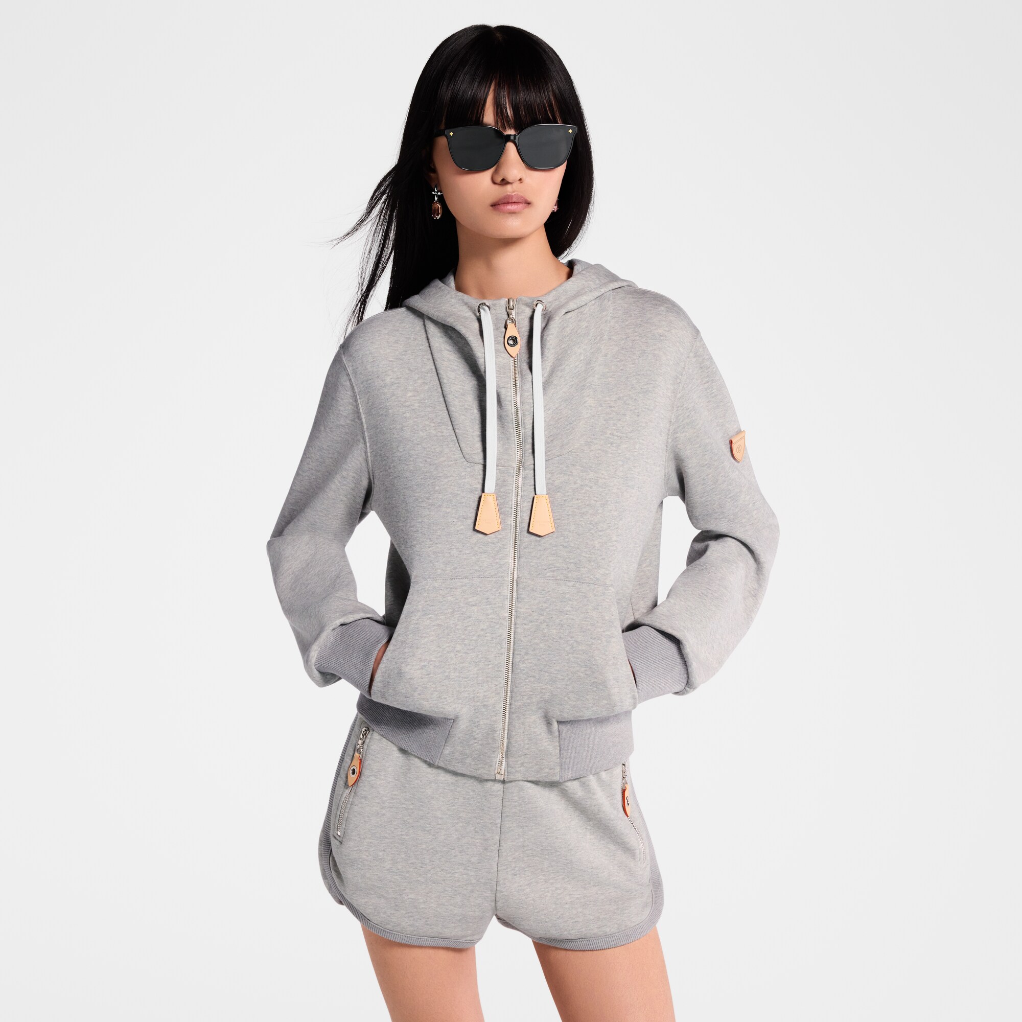 Hoodie mit Akzent aus Leder  Damen Ready to Wear Tops | LOUIS VUITTON (Zoom)