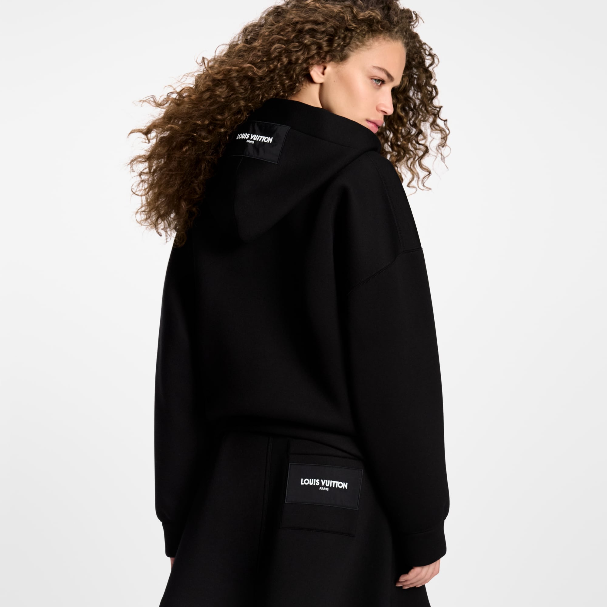 Hoodie mit Reißverschluss und Schal-Details mit Monogram  Damen Ready to Wear Tops | LOUIS VUITTON (Zoom)