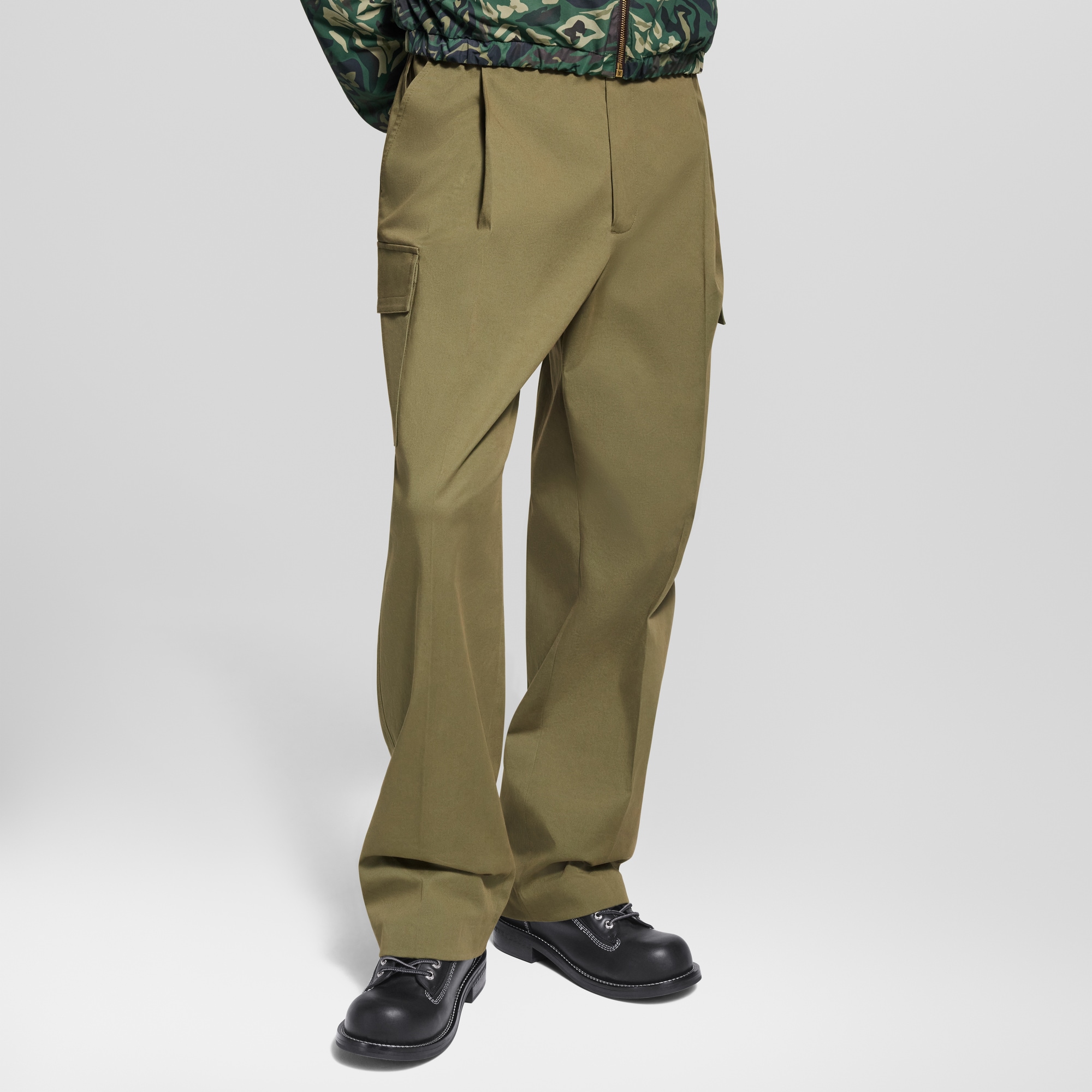 Hose im Cargo-Stil mit 3D-Taschen  Herren Ready to Wear Hosen | LOUIS VUITTON (Zoom)