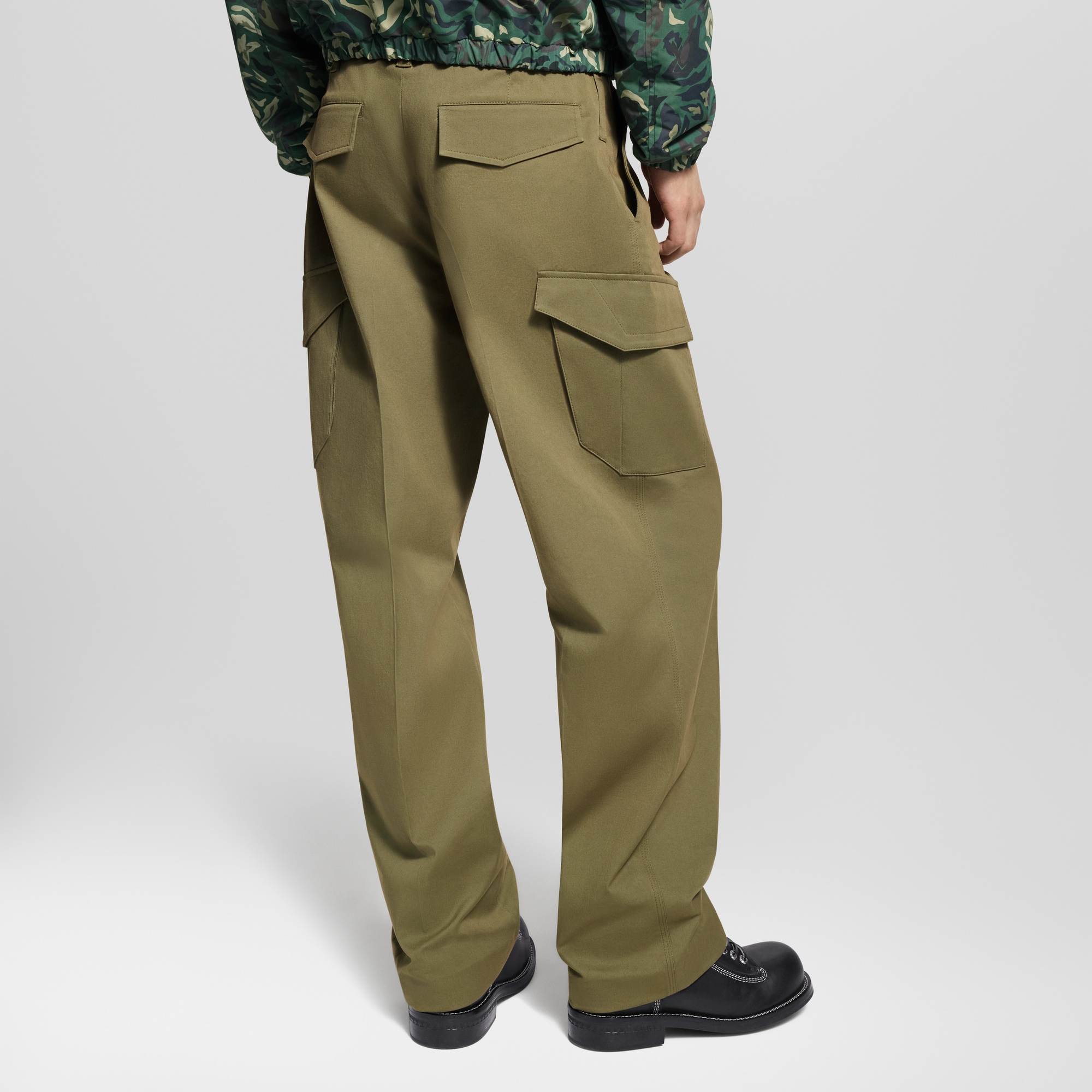 Hose im Cargo-Stil mit 3D-Taschen  Herren Ready to Wear Hosen | LOUIS VUITTON (Zoom)