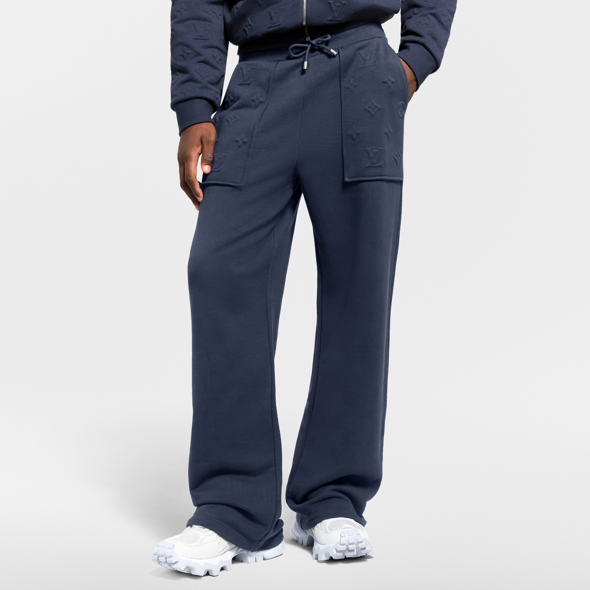 Hose mit geprägten Signatur-Details  Herren Ready to Wear Vollständige Ready to Wear | LOUIS VUITTON (Zoom)