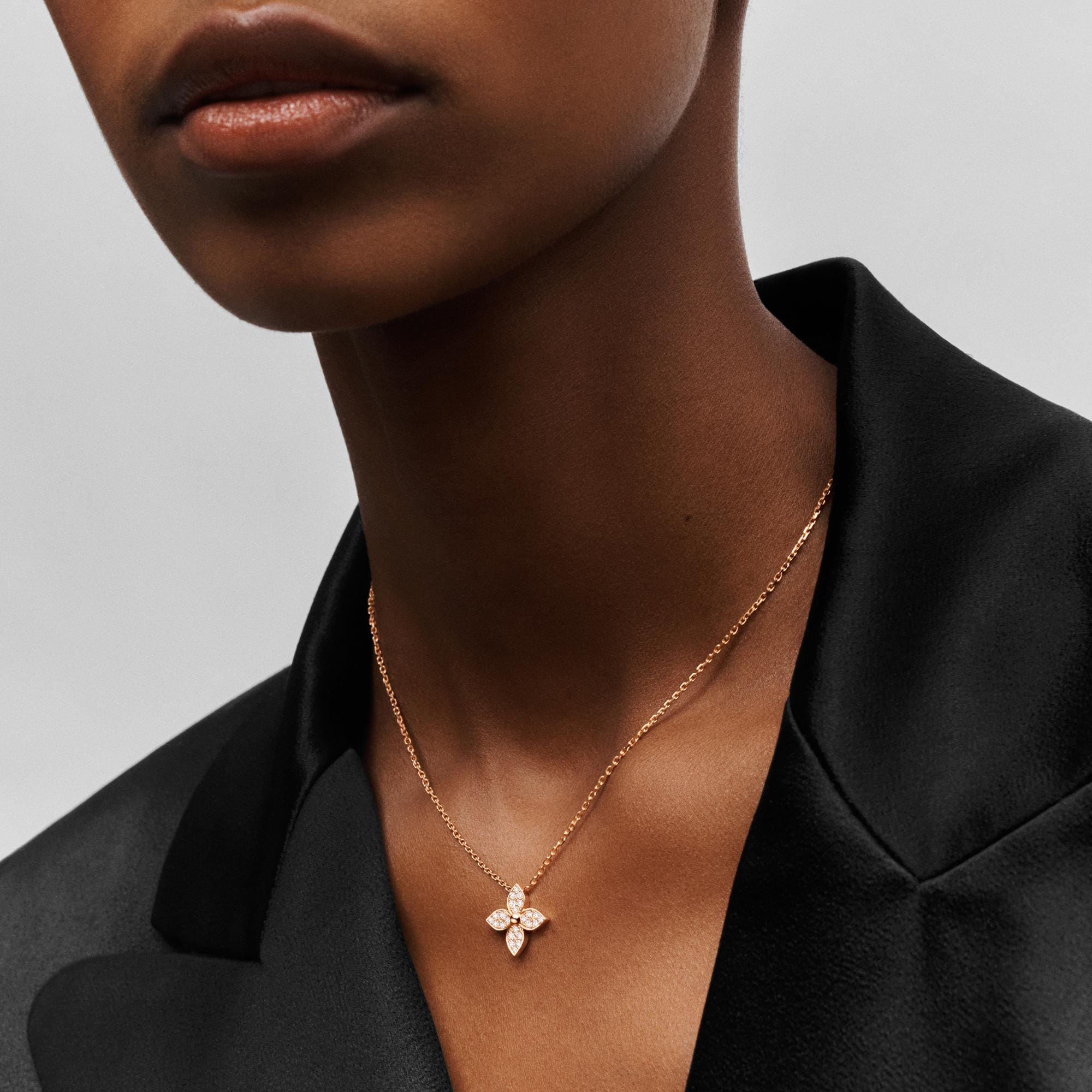 Idylle Blossom Anhänger mit Halskette, Roségold und Diamanten  Schmuck Kategorien Alle Schmuckstücke | LOUIS VUITTON (Zoom)