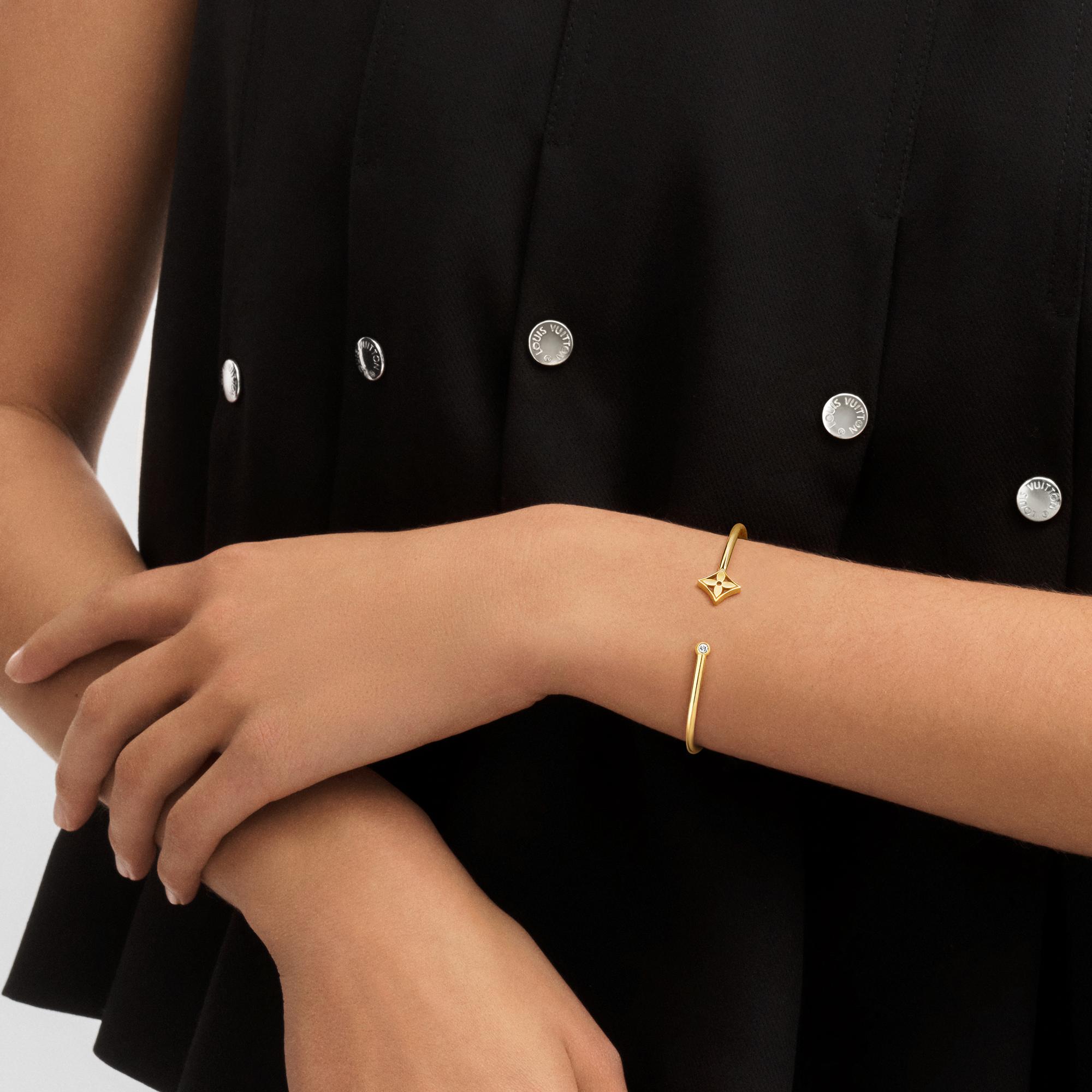 Idylle Blossom Twist Armreif, Gelbgold  Schmuck Kategorien Alle Schmuckstücke | LOUIS VUITTON (Zoom)