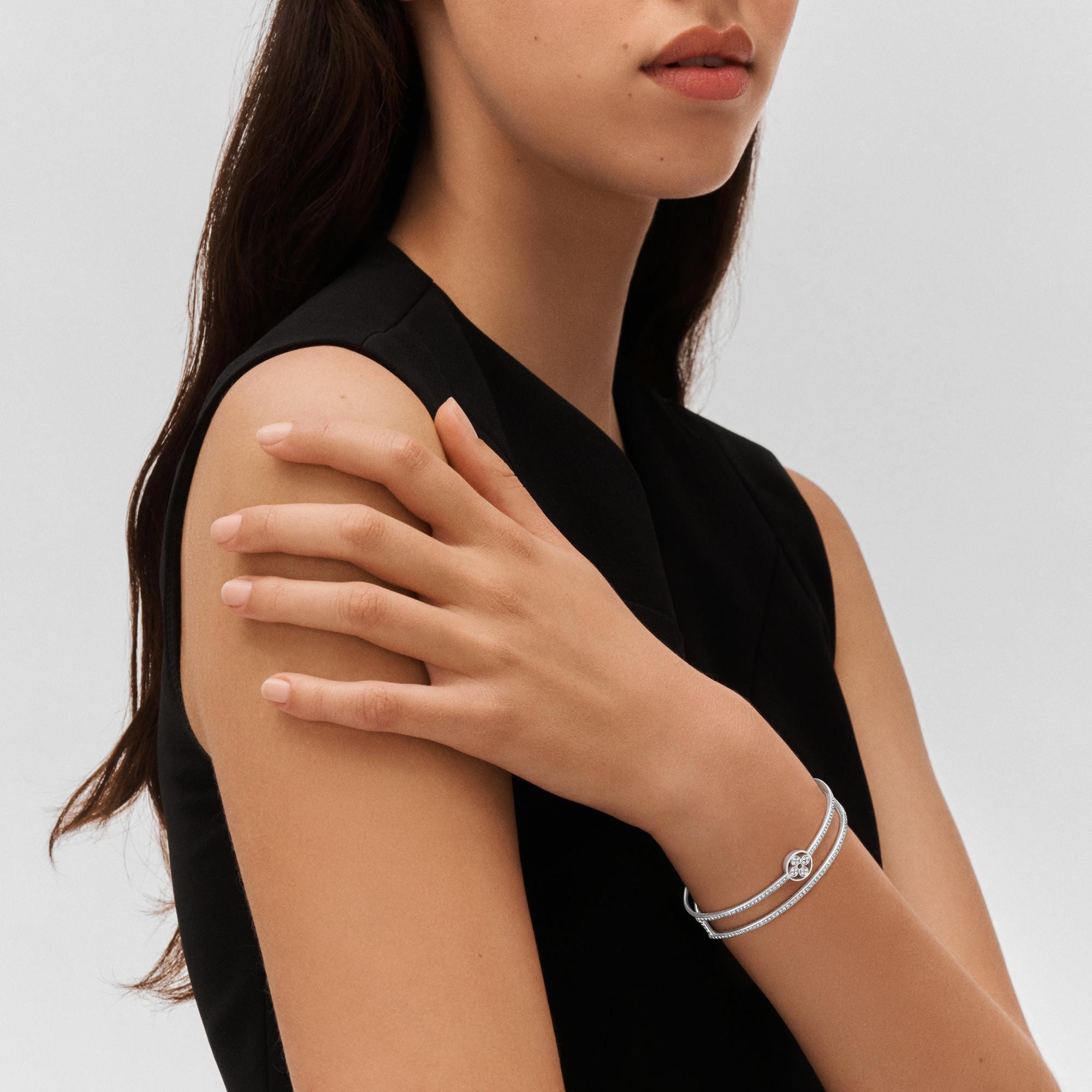 Idylle Blossom zweireihiger Armreif, Weißgold und Diamanten  Schmuck Kategorien Alle Schmuckstücke | LOUIS VUITTON (Zoom)