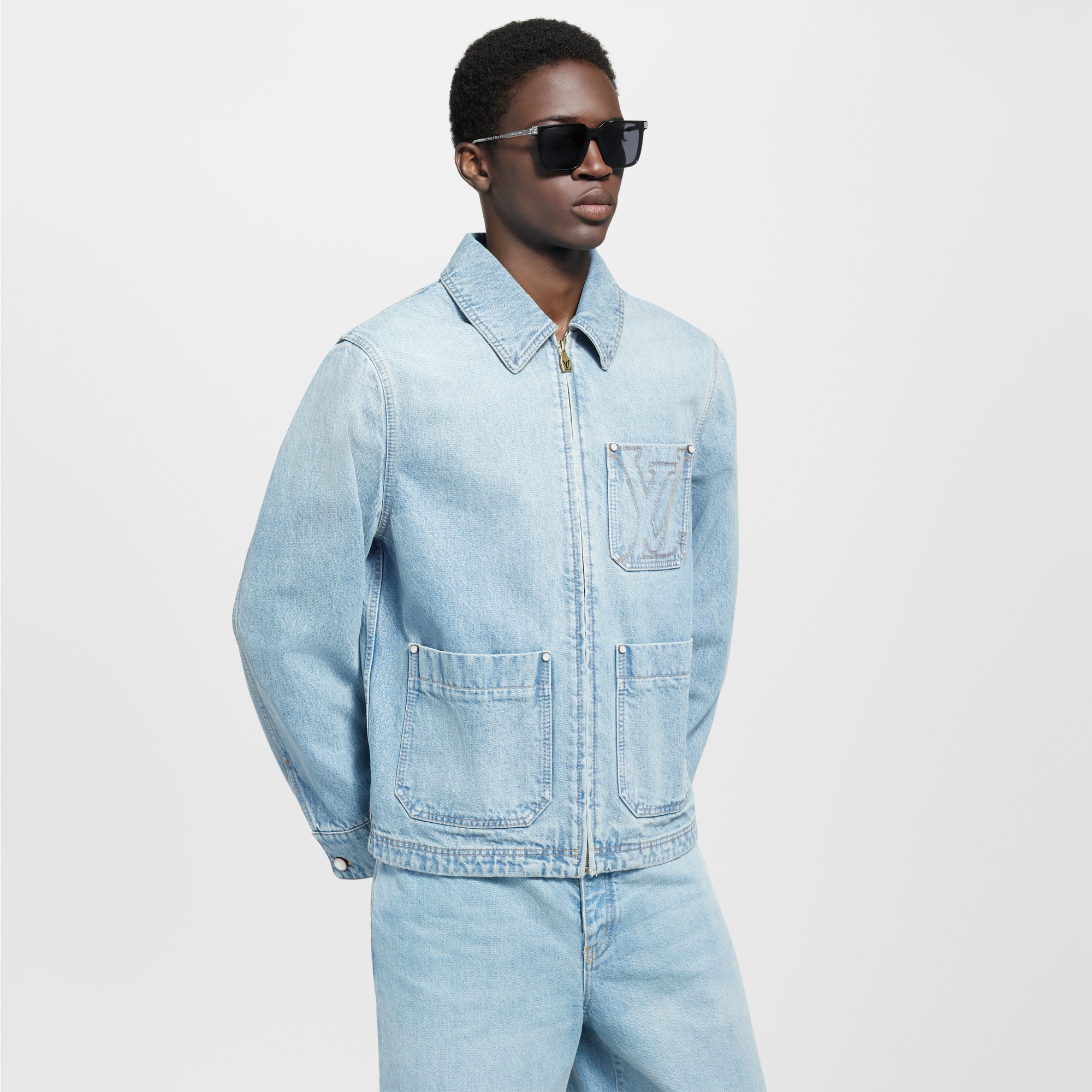 Jacke aus Denim im Workwear-Stil mit LV Signatur  Herren Ready to Wear Jacken und Mäntel | LOUIS VUITTON (Zoom)