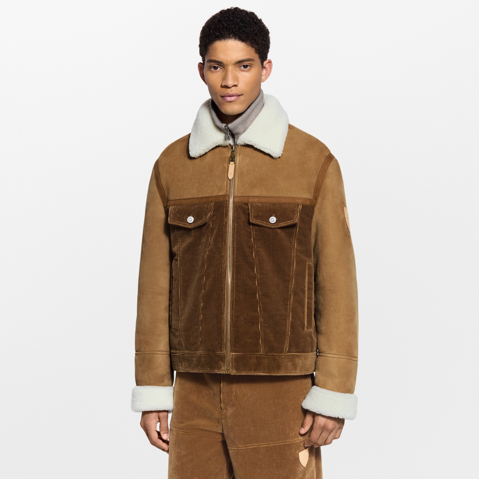 Jacke im Trucker-Stil aus Cord und Lammfell  Herren Ready to Wear Jacken und Mäntel | LOUIS VUITTON (Zoom)