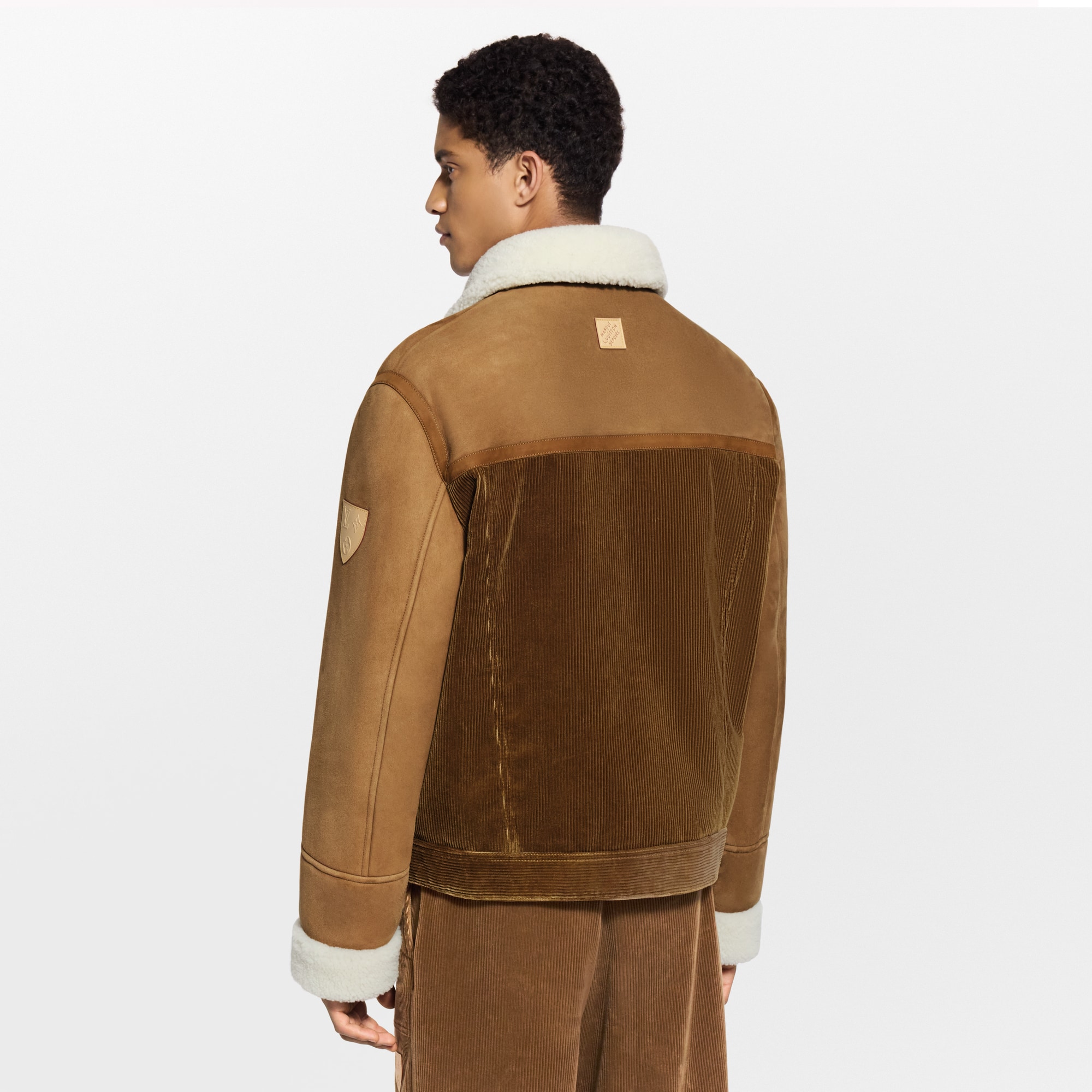 Jacke im Trucker-Stil aus Cord und Lammfell  Herren Ready to Wear Jacken und Mäntel | LOUIS VUITTON (Zoom)