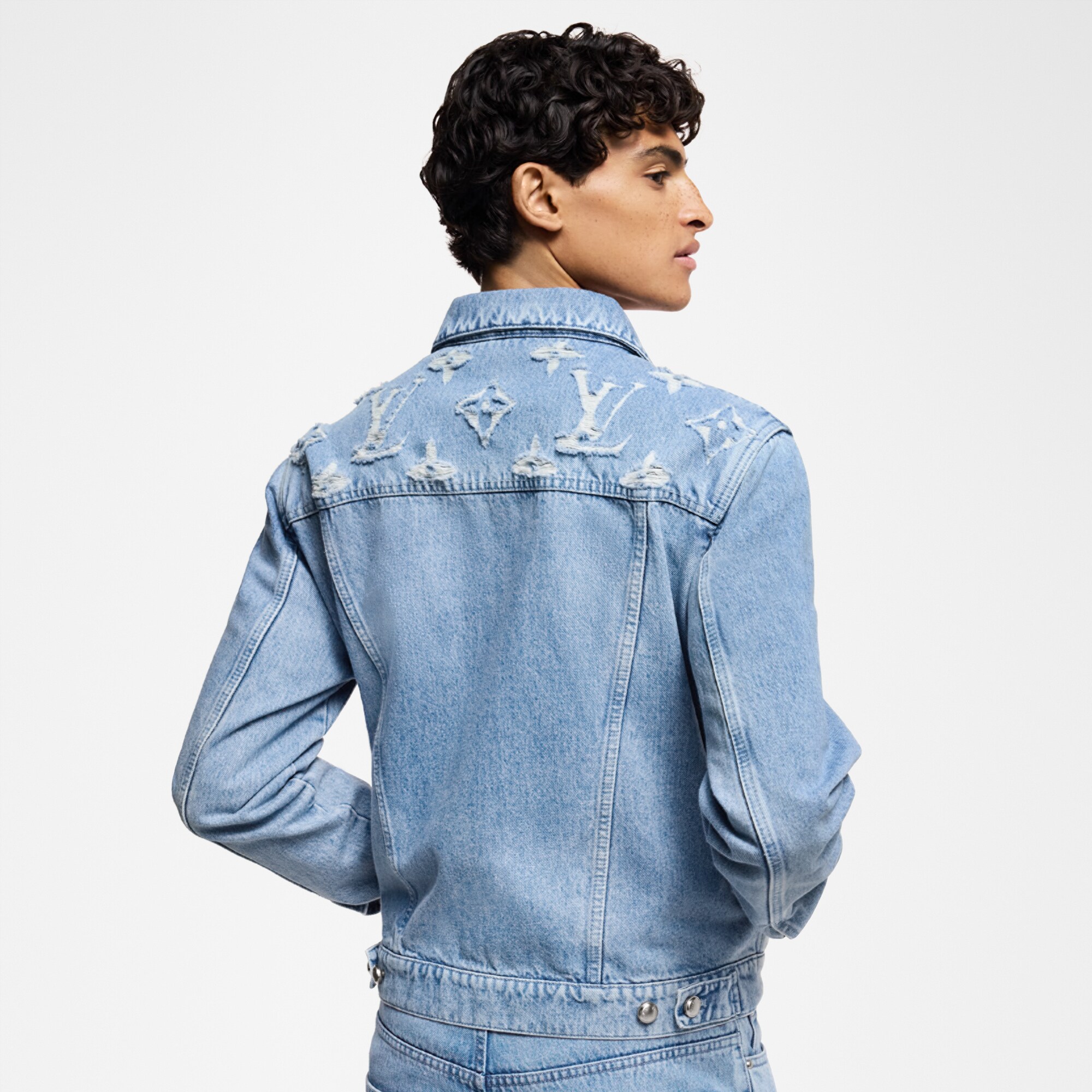 Jacke im Trucker-Stil aus Denim  Herren Ready to Wear Jacken und Mäntel | LOUIS VUITTON (Zoom)