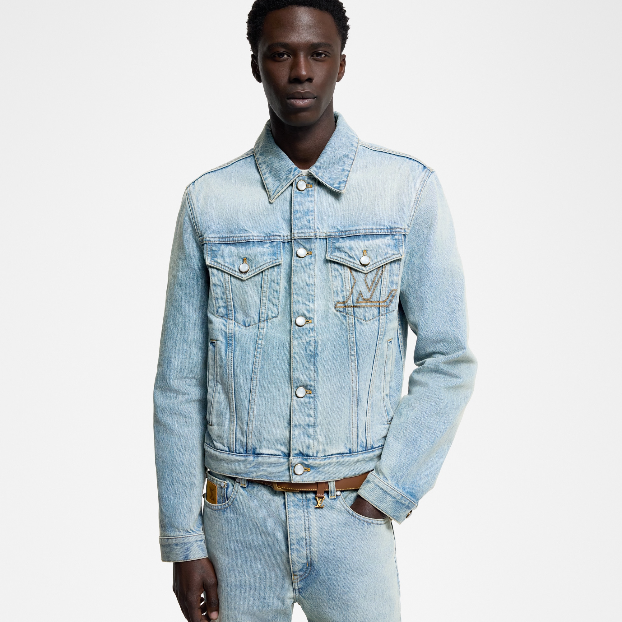 Jacke im Trucker-Stil aus Denim  Herren Ready to Wear Vollständige Ready to Wear | LOUIS VUITTON (Zoom)