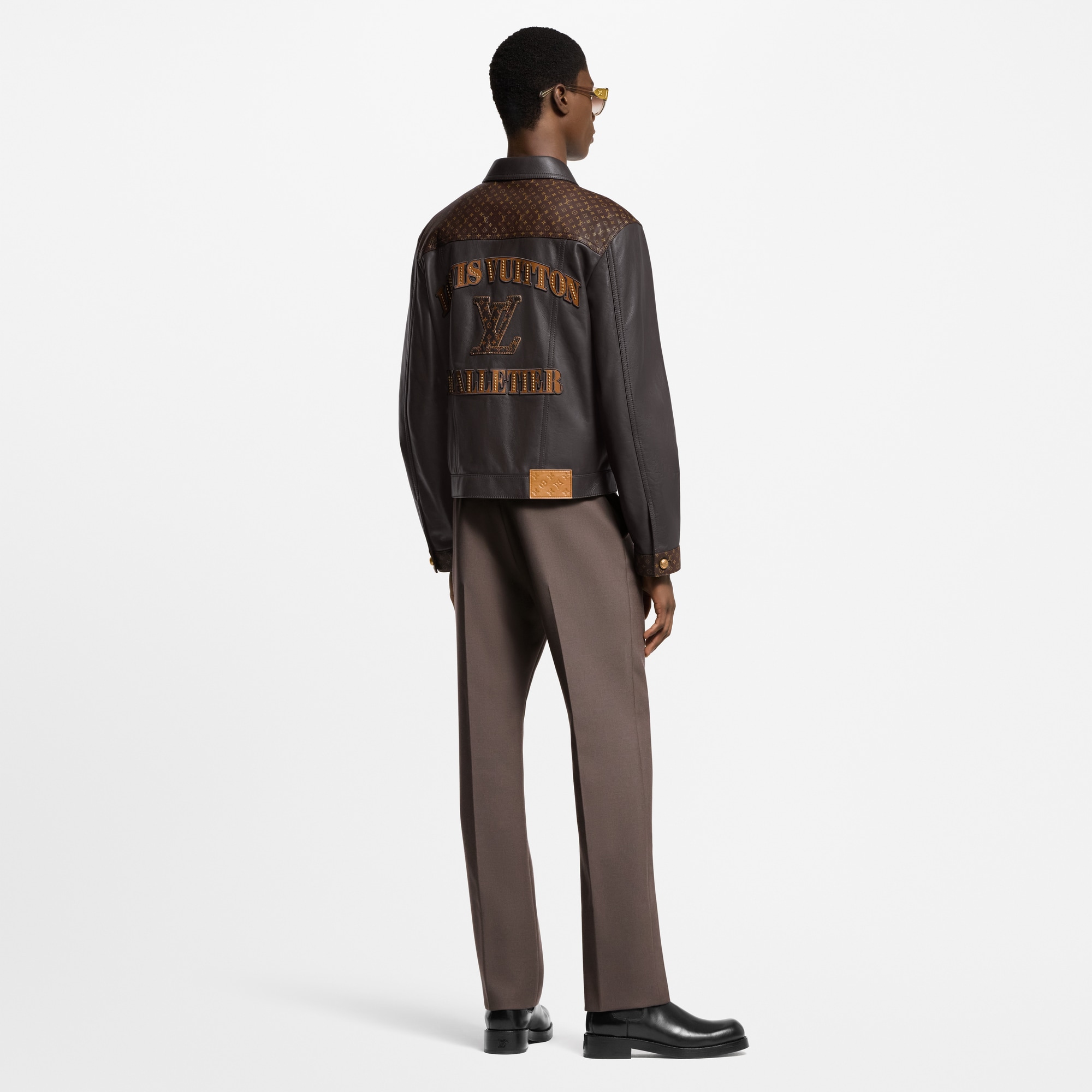 Jacke im Trucker-Stil aus Leder mit Verzierungen  Herren Ready to Wear Jacken und Mäntel | LOUIS VUITTON (Zoom)
