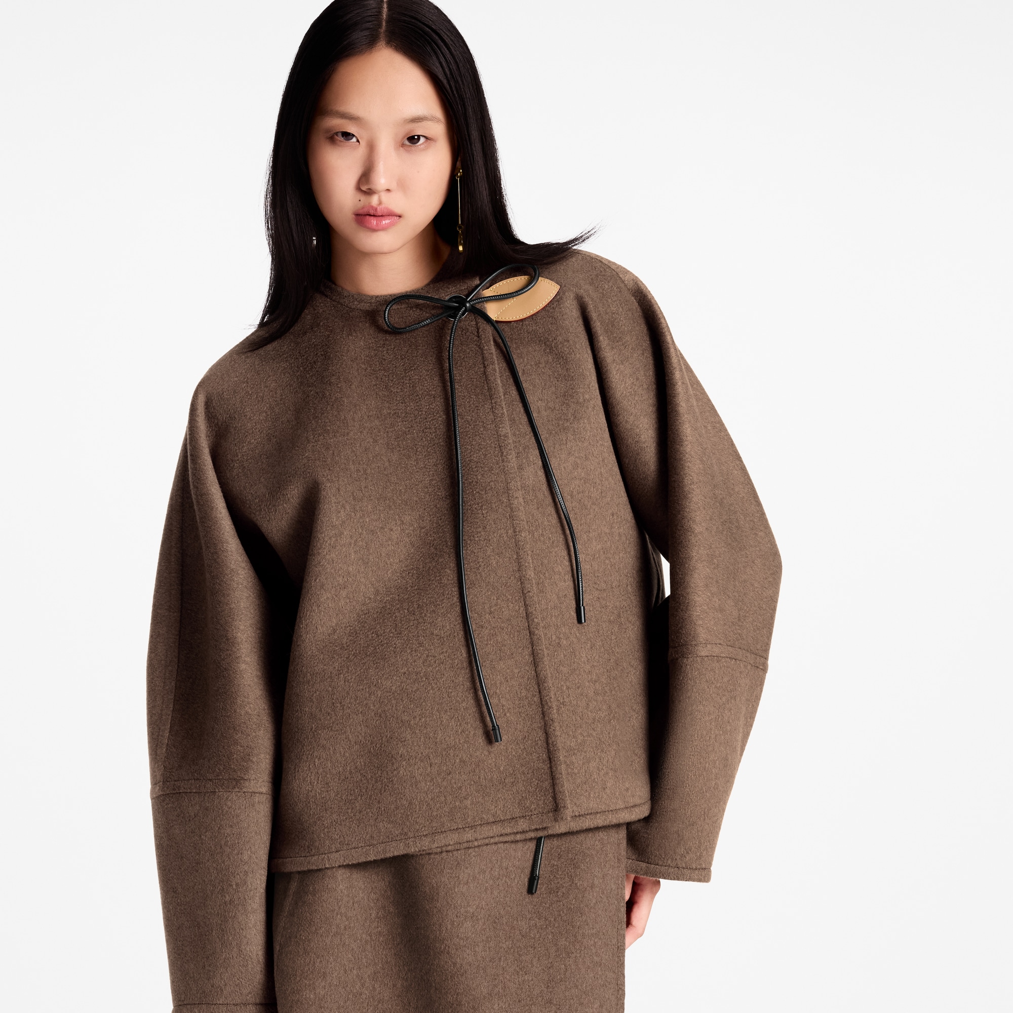 Jacke mit Ballonärmeln und Bindeband aus Spitze  Damen Ready to Wear Mäntel und Jacken | LOUIS VUITTON (Zoom)