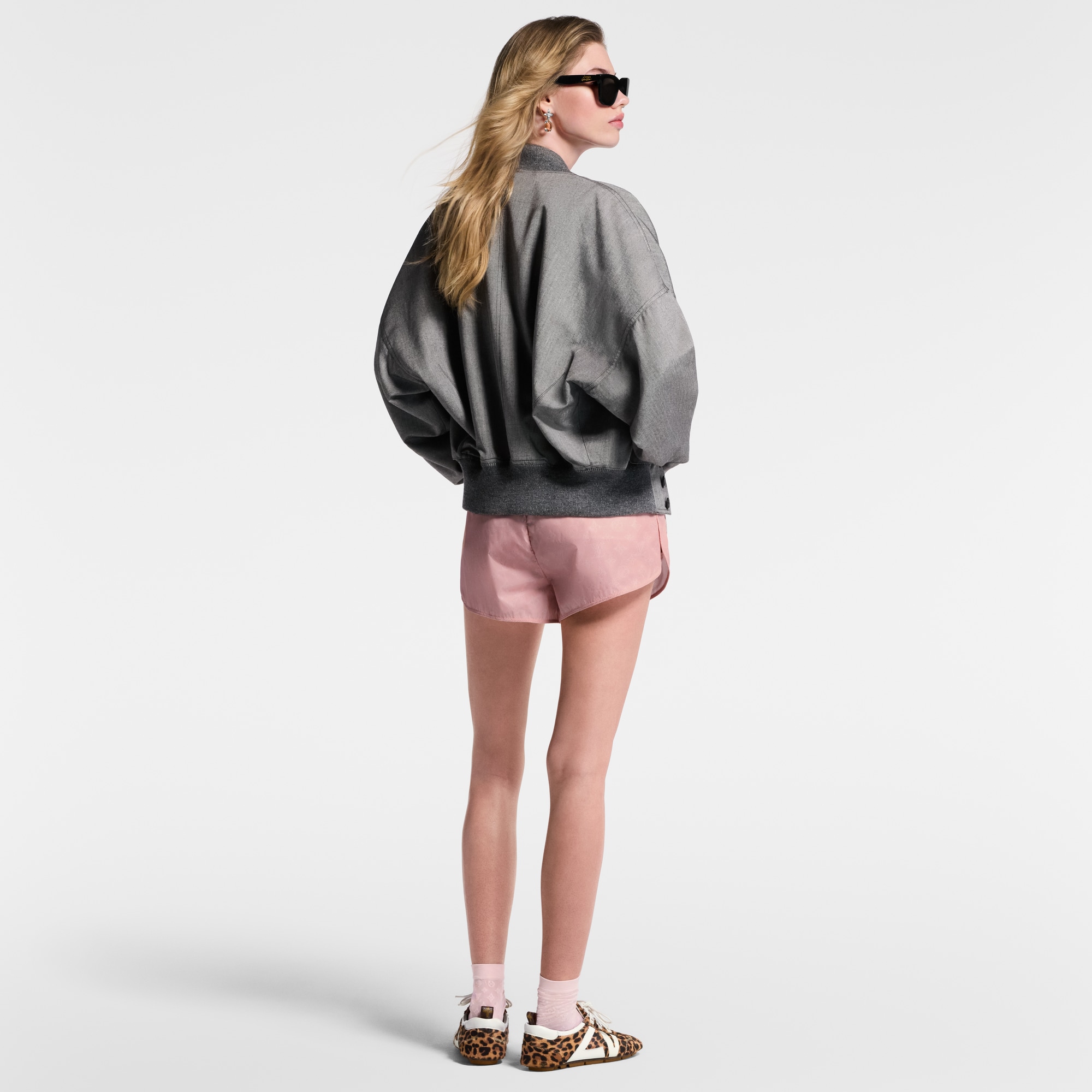 Joggingshorts mit Mahina Monogram-Motiv  Damen Ready to Wear Hosen | LOUIS VUITTON (Zoom)
