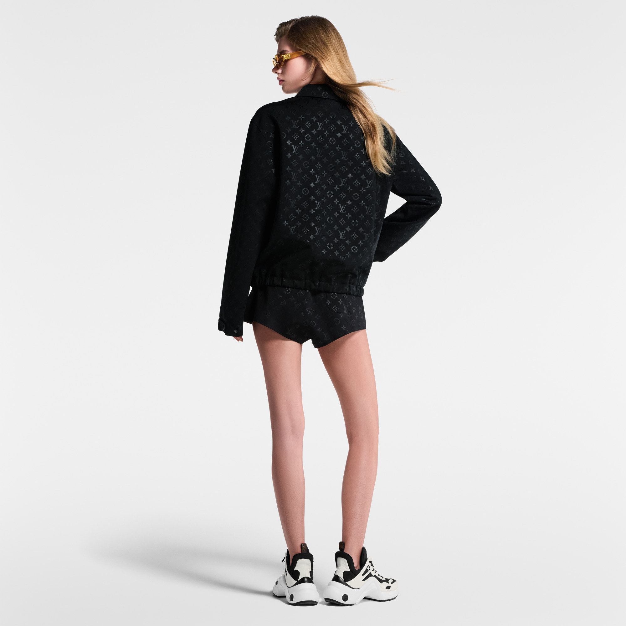 Joggingshorts mit Monogram-Motiv  Damen Ready to Wear Hosen | LOUIS VUITTON (Zoom)