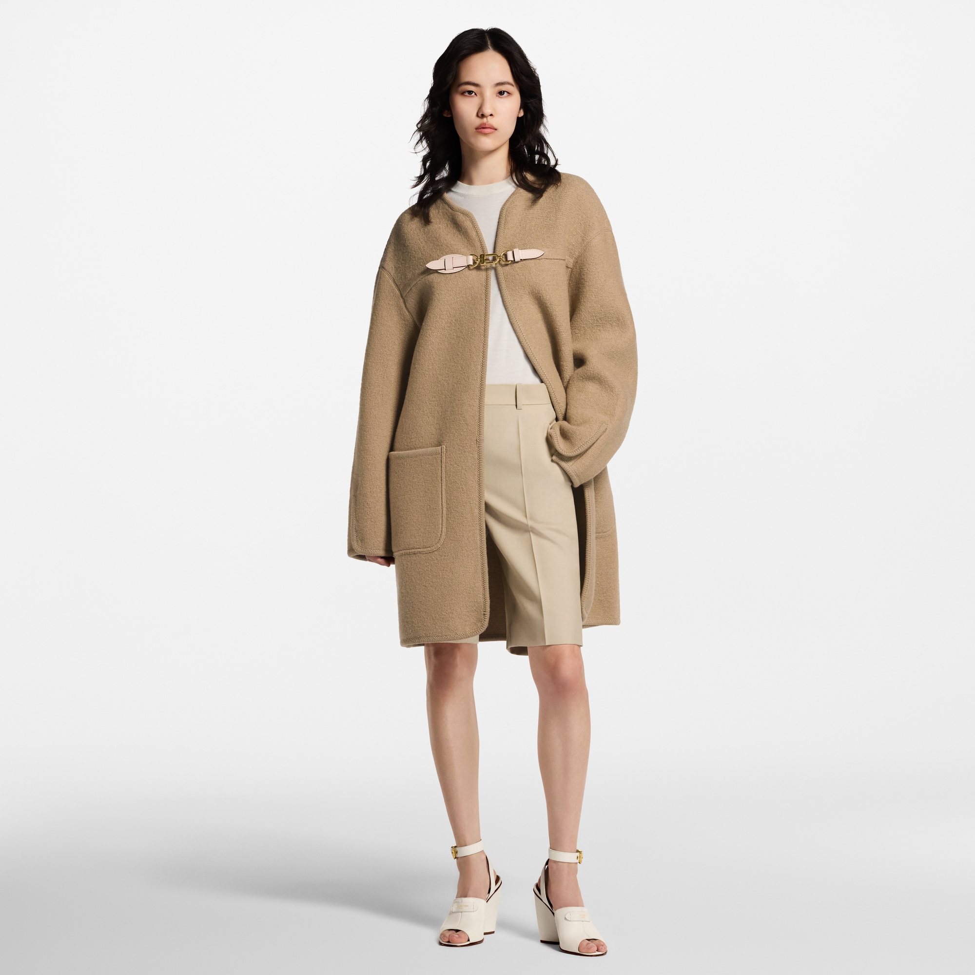 Kantig geschnittener Mantel mit Karabinerhaken  Damen Ready to Wear Mäntel und Jacken | LOUIS VUITTON (Zoom)