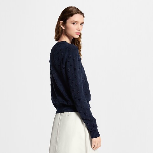 Kaschmirpullover mit gesticktem Monogram cropped worn view