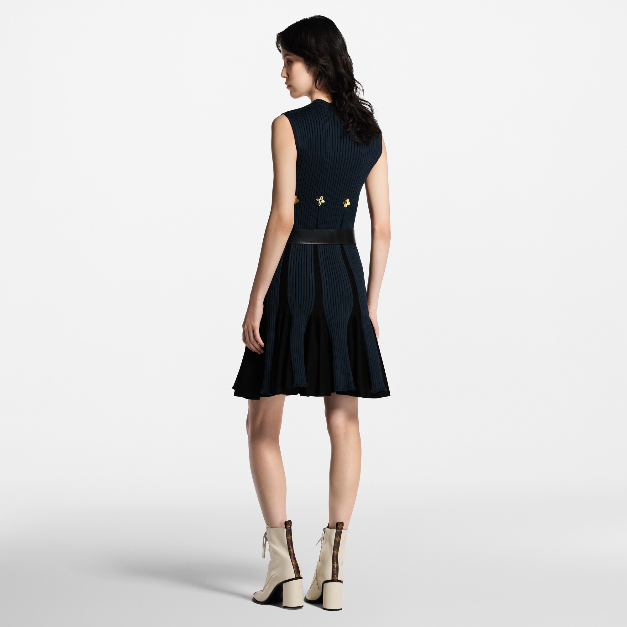 Kleid aus Strick mit Signatur-Akzent  Damen Ready to Wear Kleider | LOUIS VUITTON (Zoom)