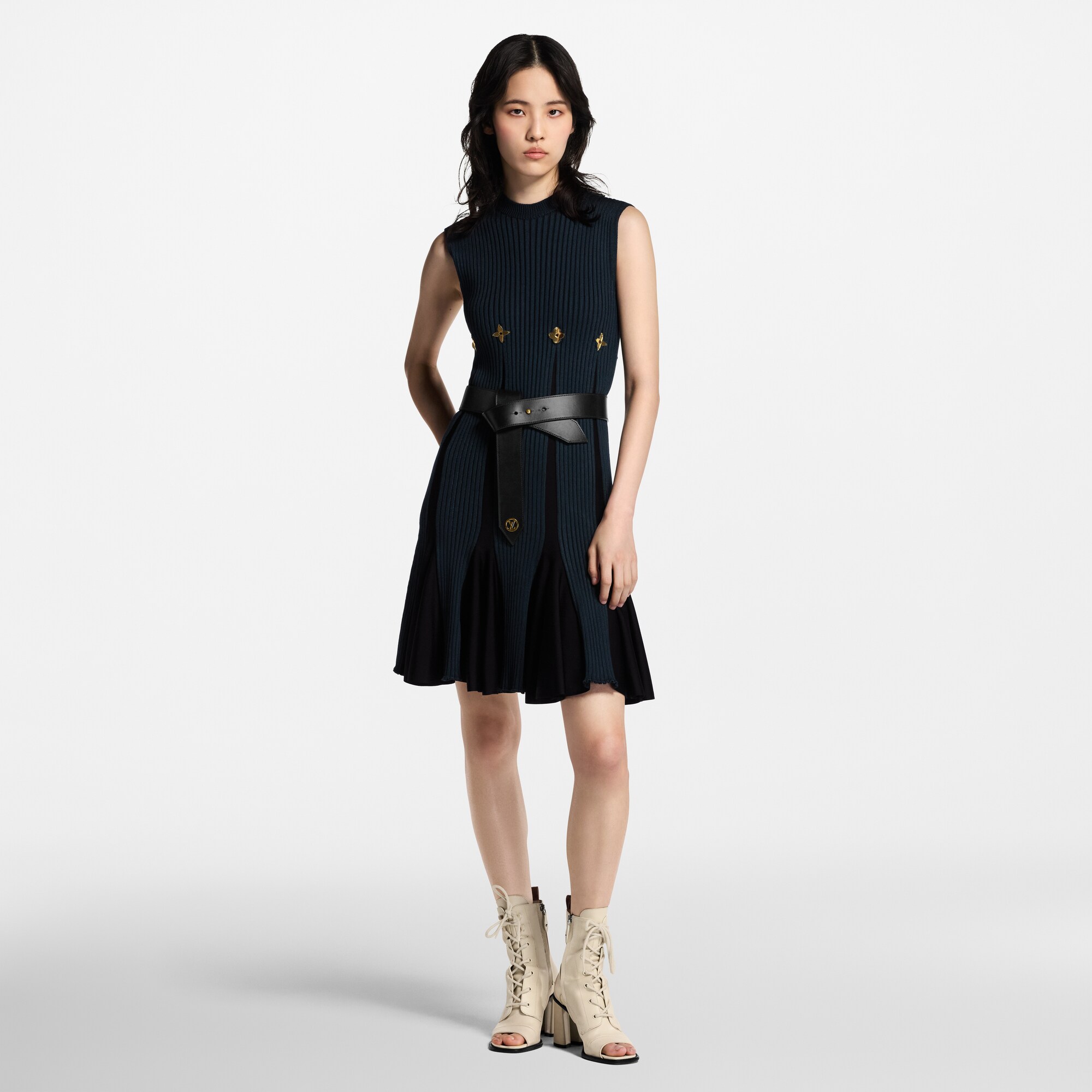 Kleid aus Strick mit Signatur-Akzent  Damen Ready to Wear Kleider | LOUIS VUITTON (Zoom)