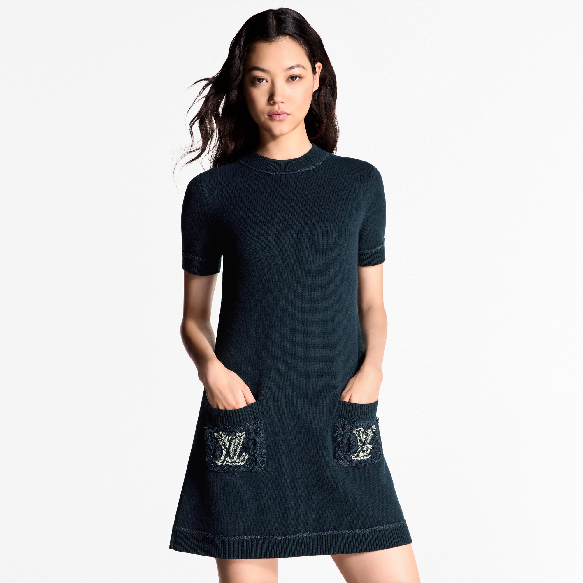 Kleid aus Strick mit Taschen aus Bouclé  Damen Ready to Wear Kleider | LOUIS VUITTON (Zoom)