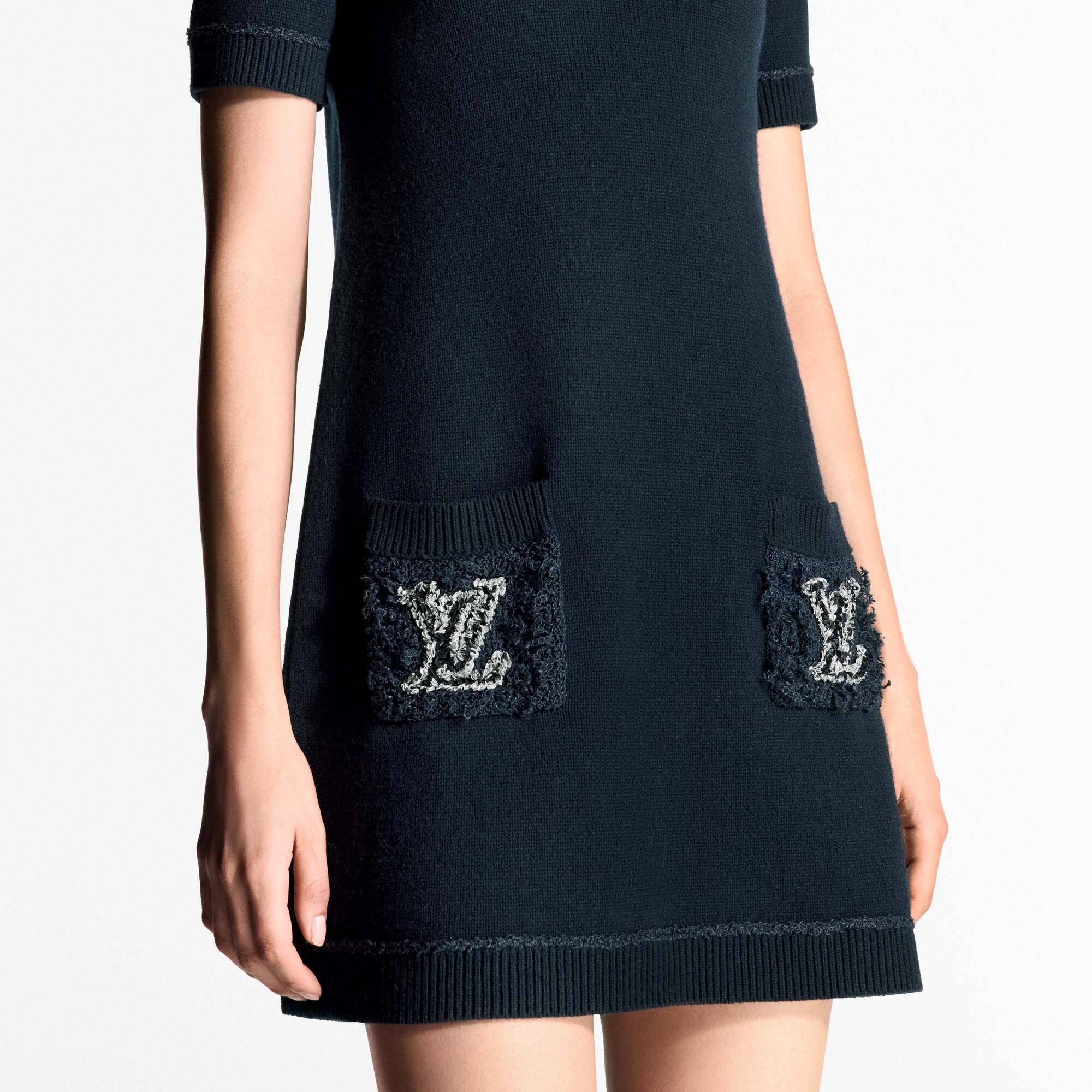 Kleid aus Strick mit Taschen aus Bouclé  Damen Ready to Wear Kleider | LOUIS VUITTON (Zoom)