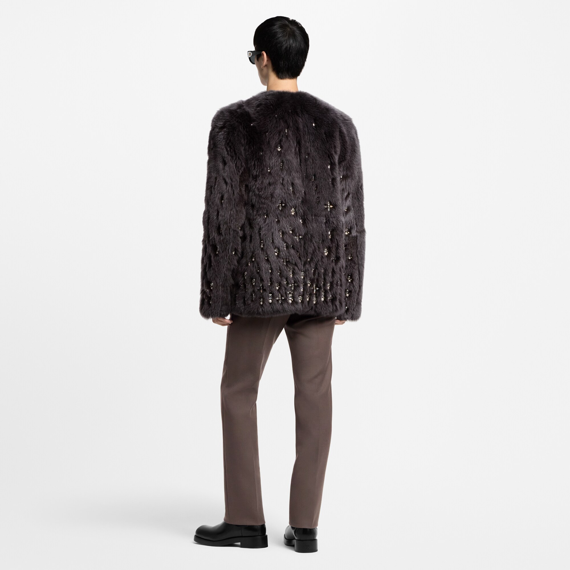 Kragenlose Jacke aus Lammfell mit Verzierungen - auf Bestellung erhältlich  Herren Ready to Wear Sakkos und Jacketts | LOUIS VUITTON (Zoom)