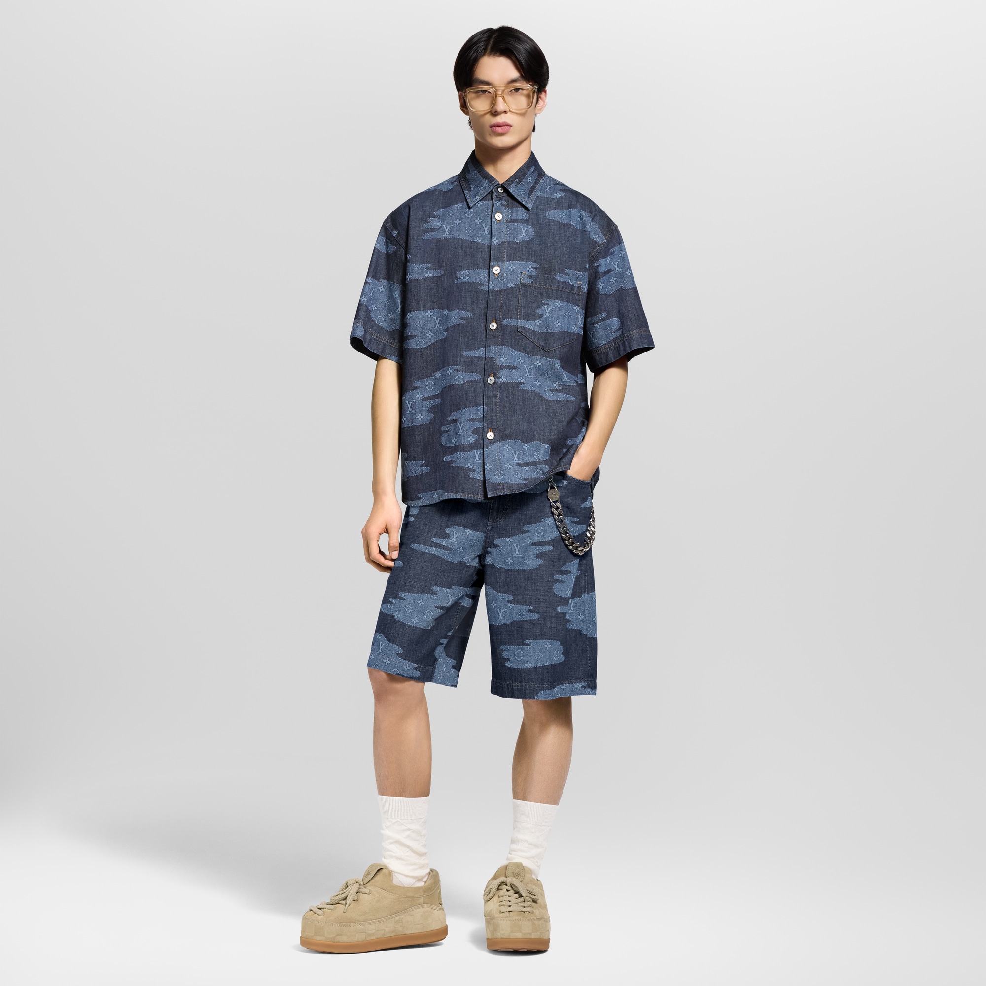 Kurzarm-Hemd aus Chambray mit Monogram  Herren Ready to Wear Denim | LOUIS VUITTON (Zoom)