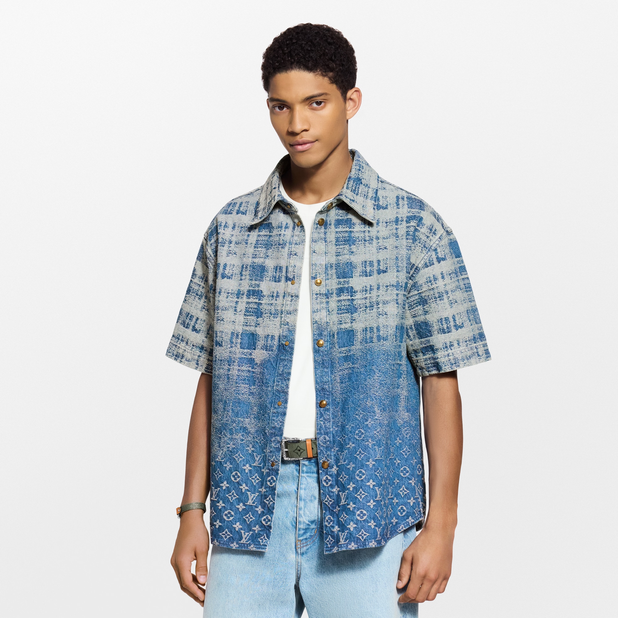Kurzarm-Hemd aus Denim  Herren Ready to Wear Hemden | LOUIS VUITTON (Zoom)