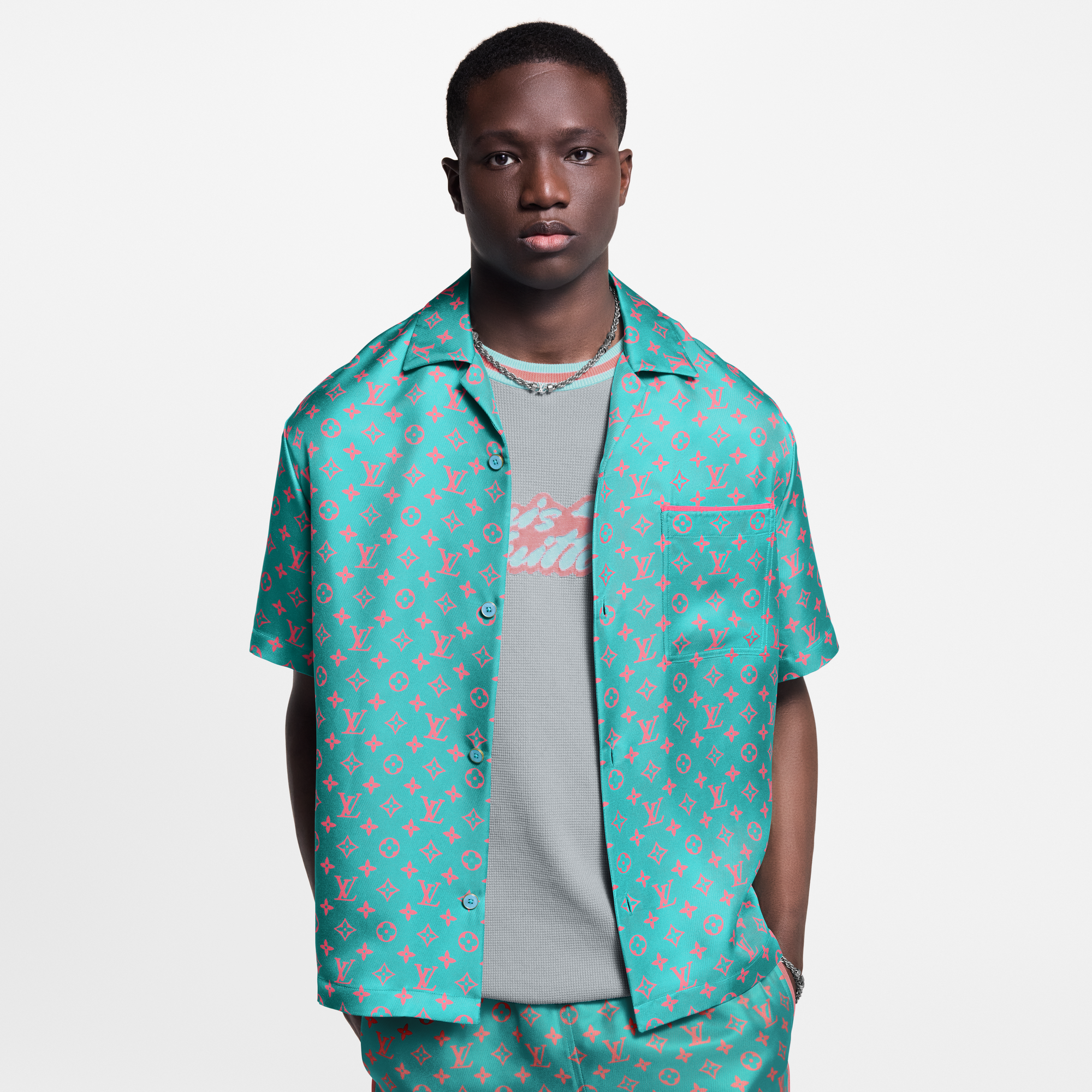 Kurzarm-Hemd aus Seide mit Monogram-Motiv  Herren Ready to Wear Hemden | LOUIS VUITTON (Zoom)