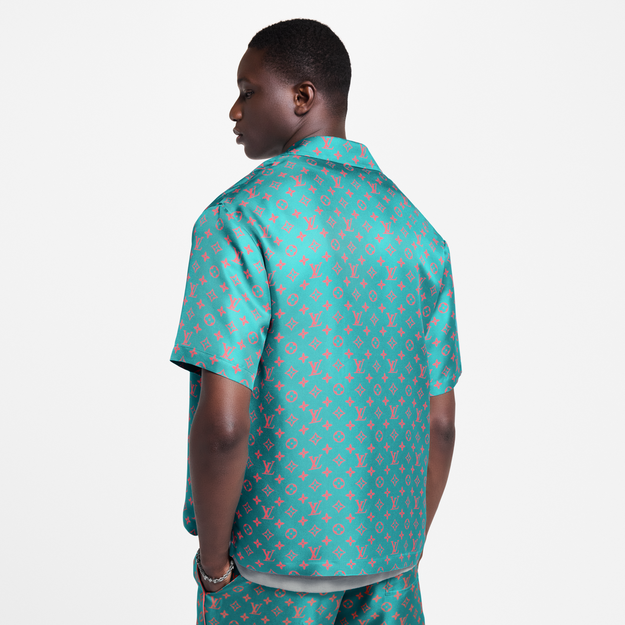 Kurzarm-Hemd aus Seide mit Monogram-Motiv  Herren Ready to Wear Hemden | LOUIS VUITTON (Zoom)