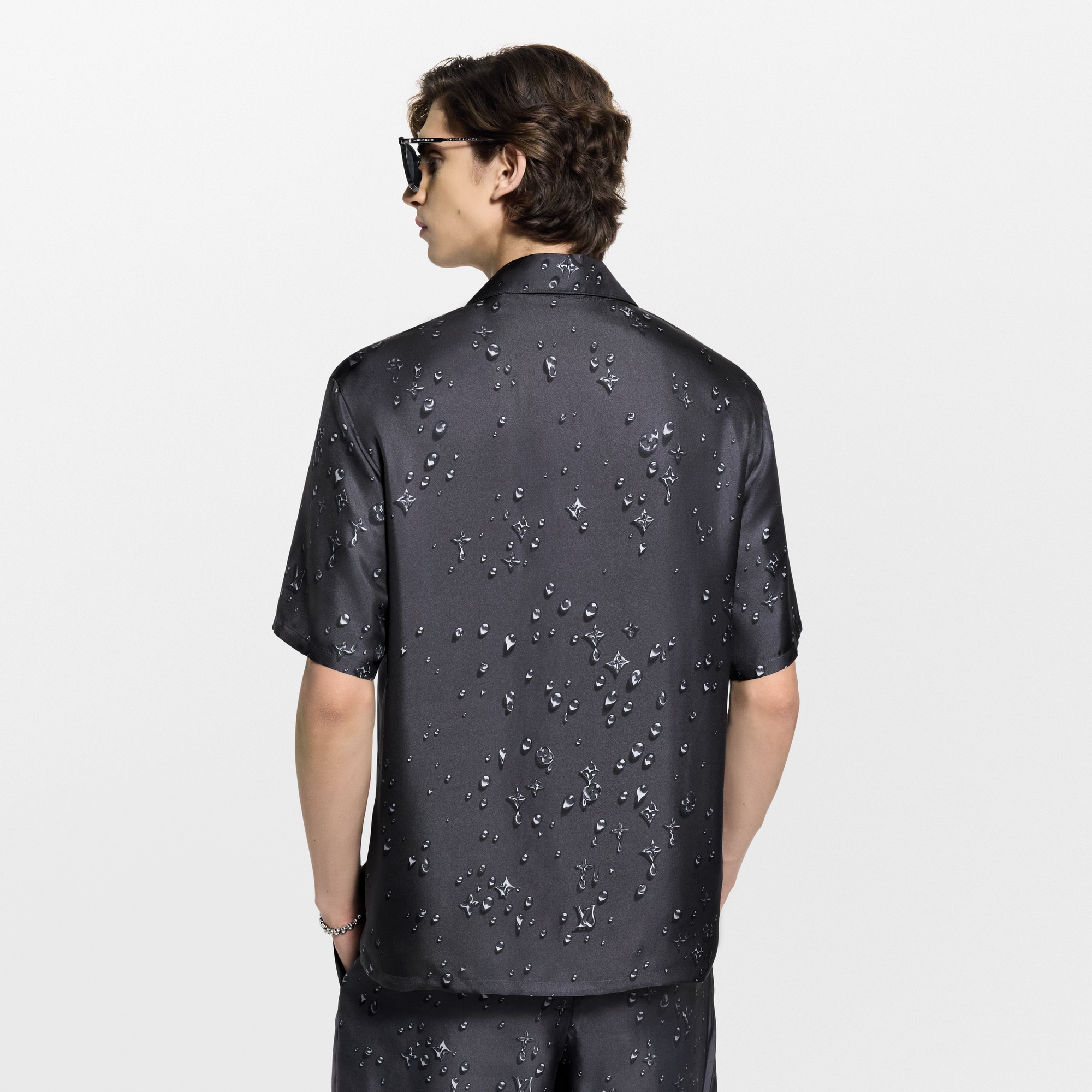 Kurzarm-Hemd aus Seide mit Monogram-Motiv  Herren Ready to Wear Hemden | LOUIS VUITTON (Zoom)