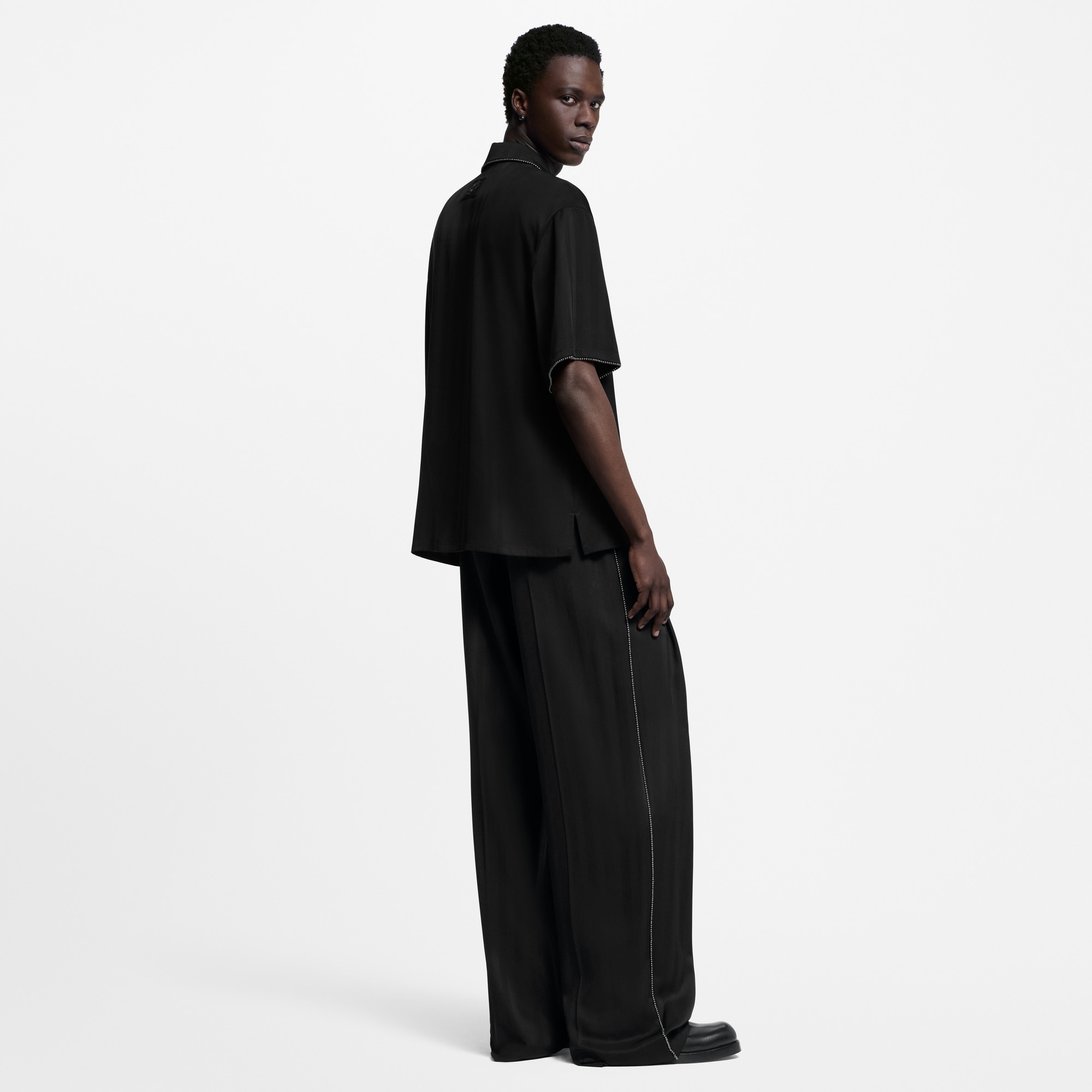 Kurzarm-Hemd aus Seide mit Perlen  Herren Ready to Wear Hemden | LOUIS VUITTON (Zoom)