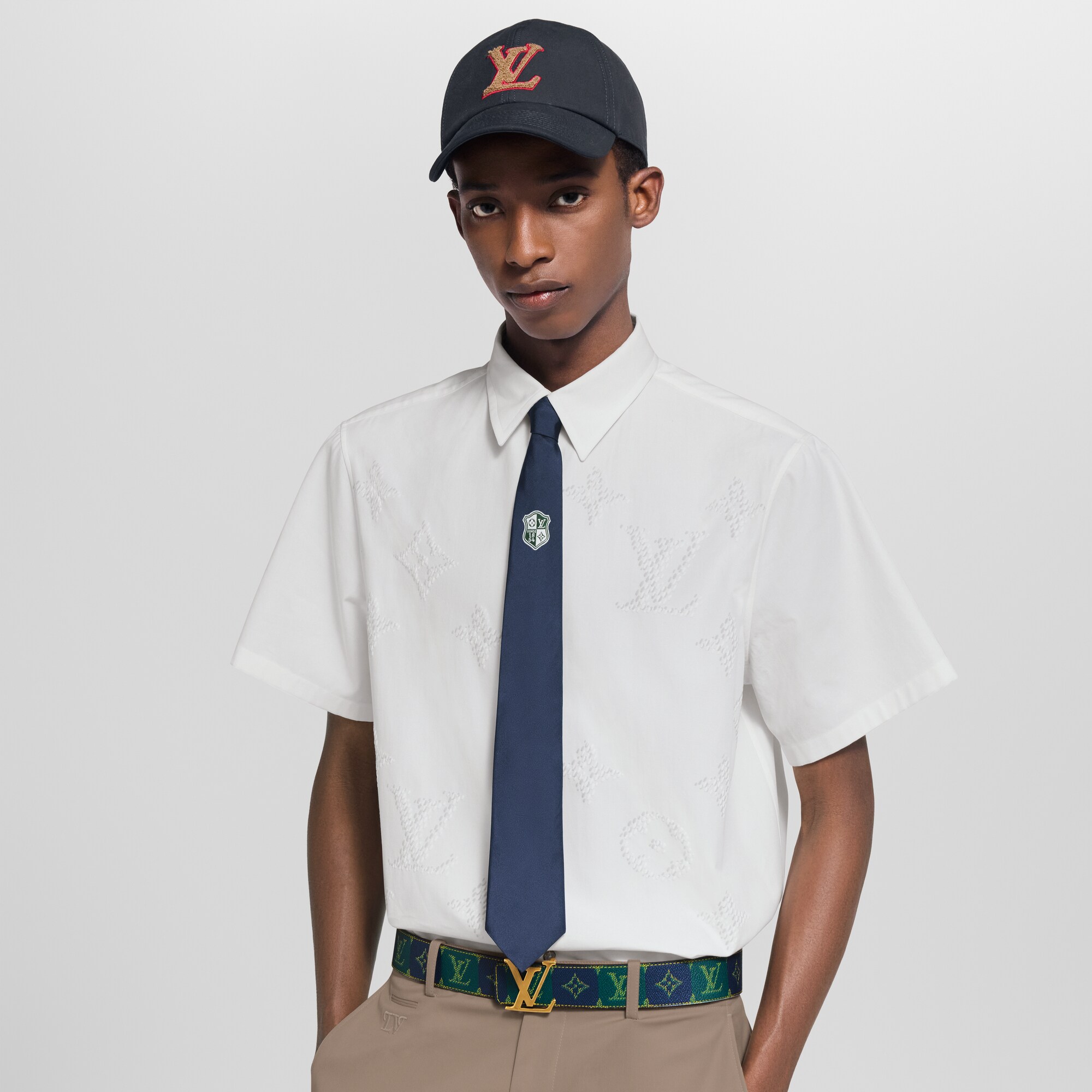 Kurzarm-Hemd mit gedrucktem Monogram-Motiv  Herren Ready to Wear Hemden | LOUIS VUITTON (Zoom)