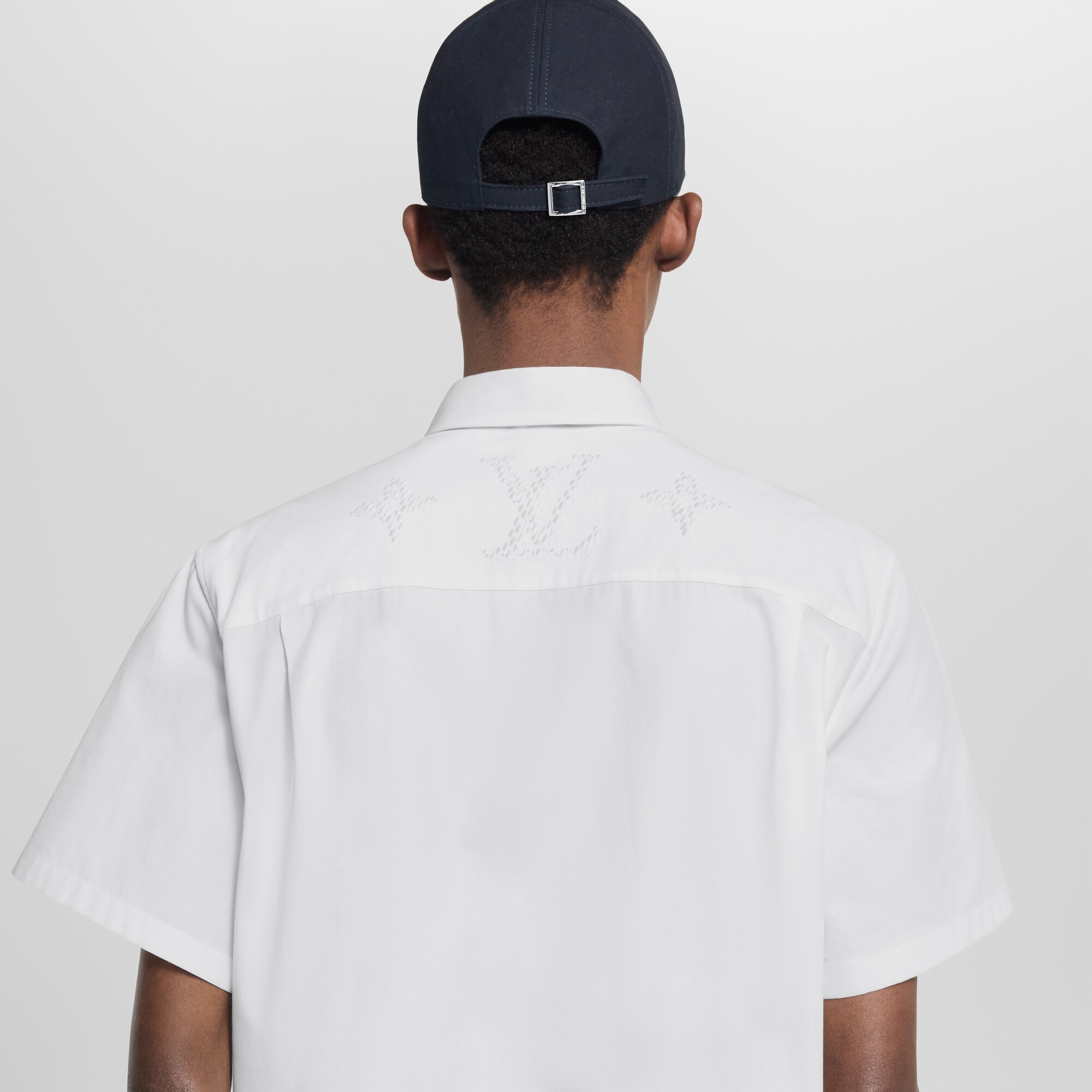 Kurzarm-Hemd mit gedrucktem Monogram-Motiv  Herren Ready to Wear Hemden | LOUIS VUITTON (Zoom)