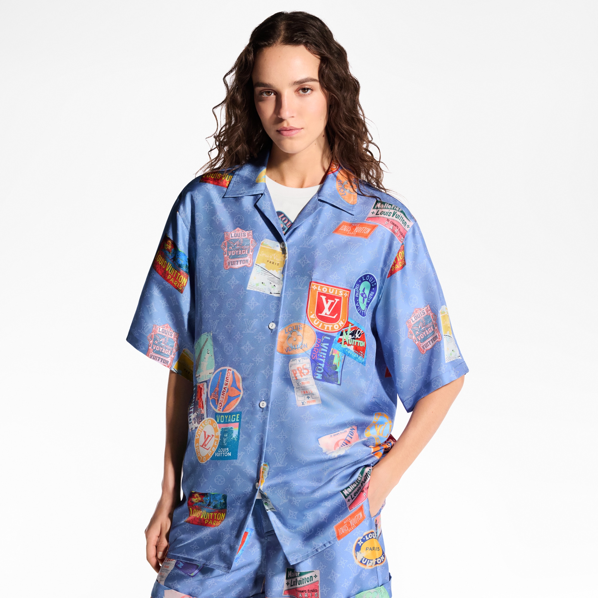 Kurzarm-Hemd mit Stickern und Mahina-Motiv  Damen Ready to Wear Tops | LOUIS VUITTON (Zoom)