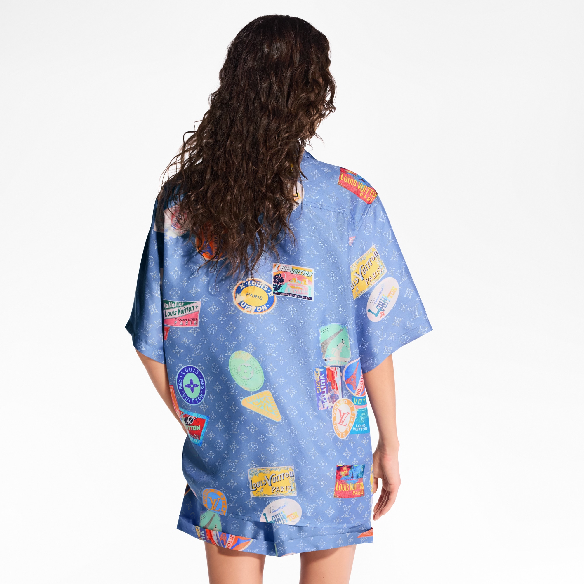 Kurzarm-Hemd mit Stickern und Mahina-Motiv  Damen Ready to Wear Tops | LOUIS VUITTON (Zoom)
