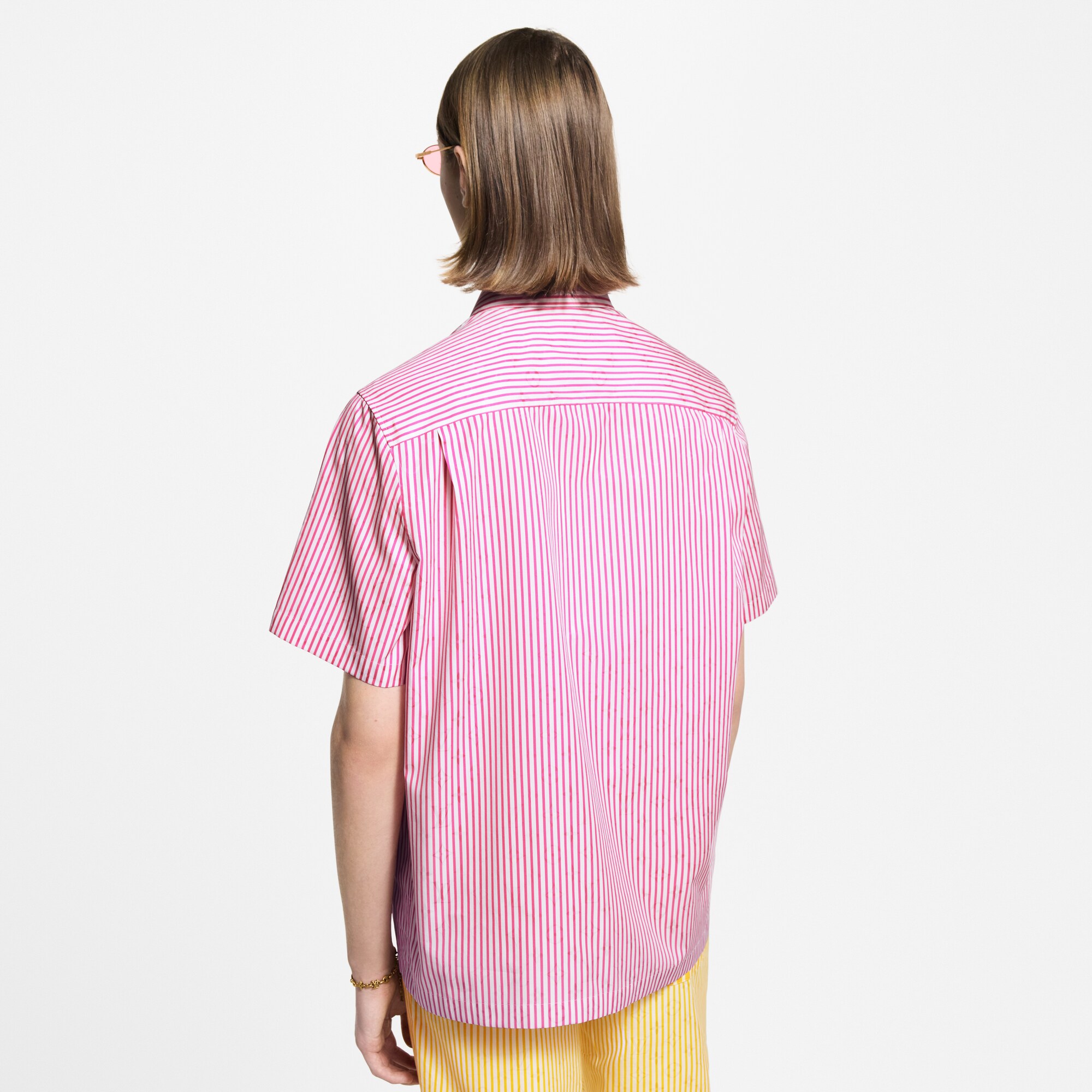 Kurzarm-Hemd mit Streifen und Monogram-Motiv  Herren Ready to Wear Hemden | LOUIS VUITTON (Zoom)