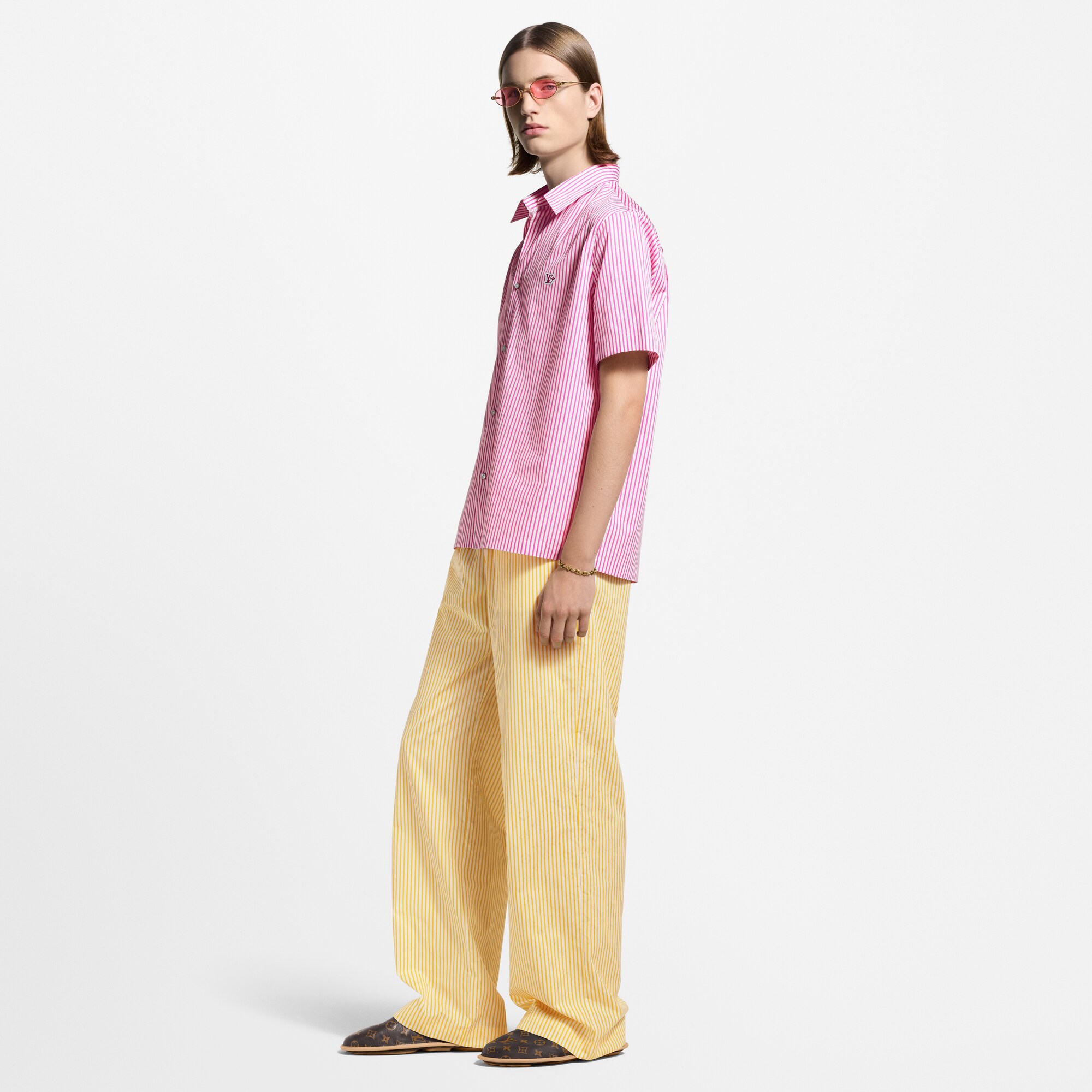 Kurzarm-Hemd mit Streifen und Monogram-Motiv  Herren Ready to Wear Hemden | LOUIS VUITTON (Zoom)