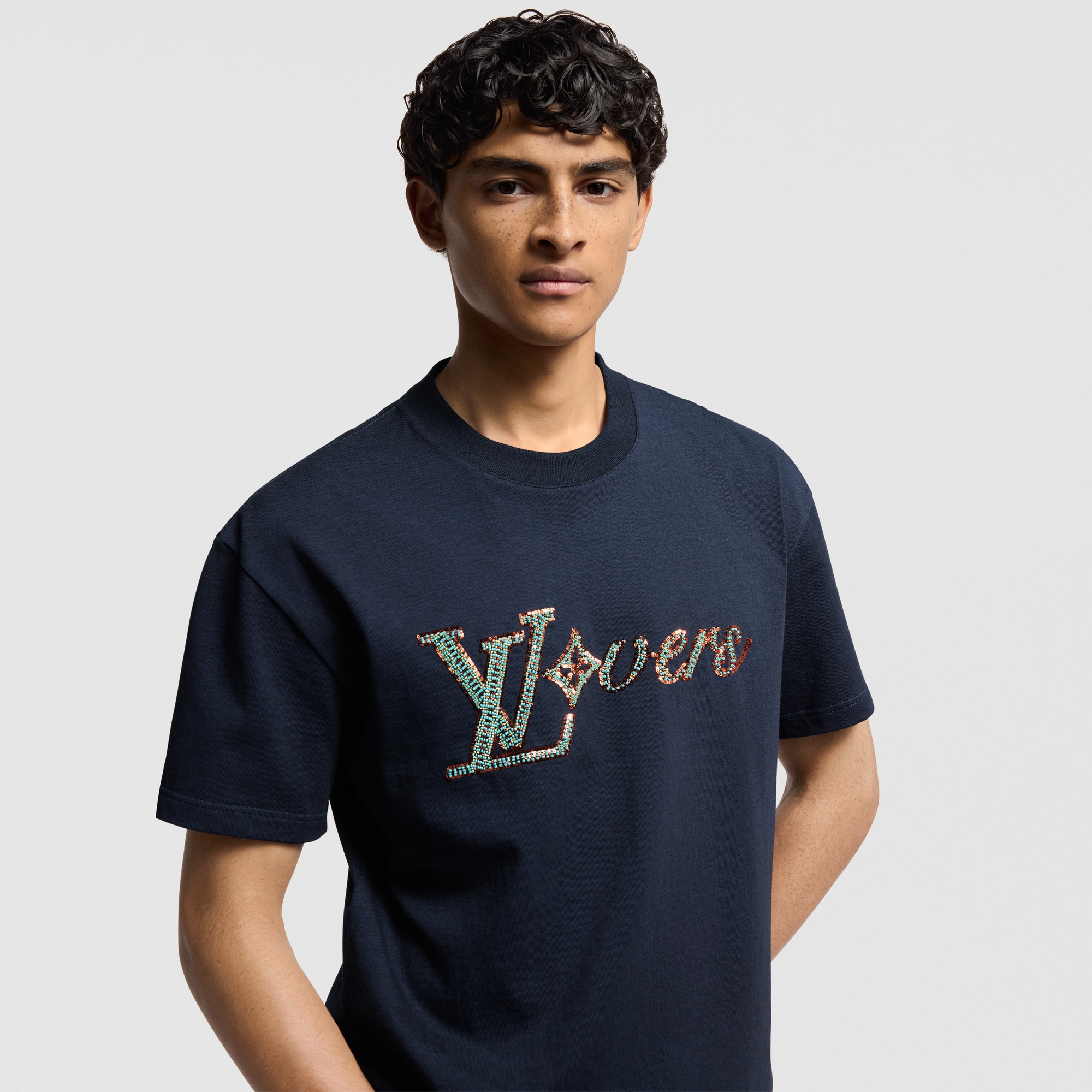 Kurzarm-T-Shirt mit LV Vers-Motiv  Herren Ready to Wear T-Shirts und Poloshirts | LOUIS VUITTON (Zoom)