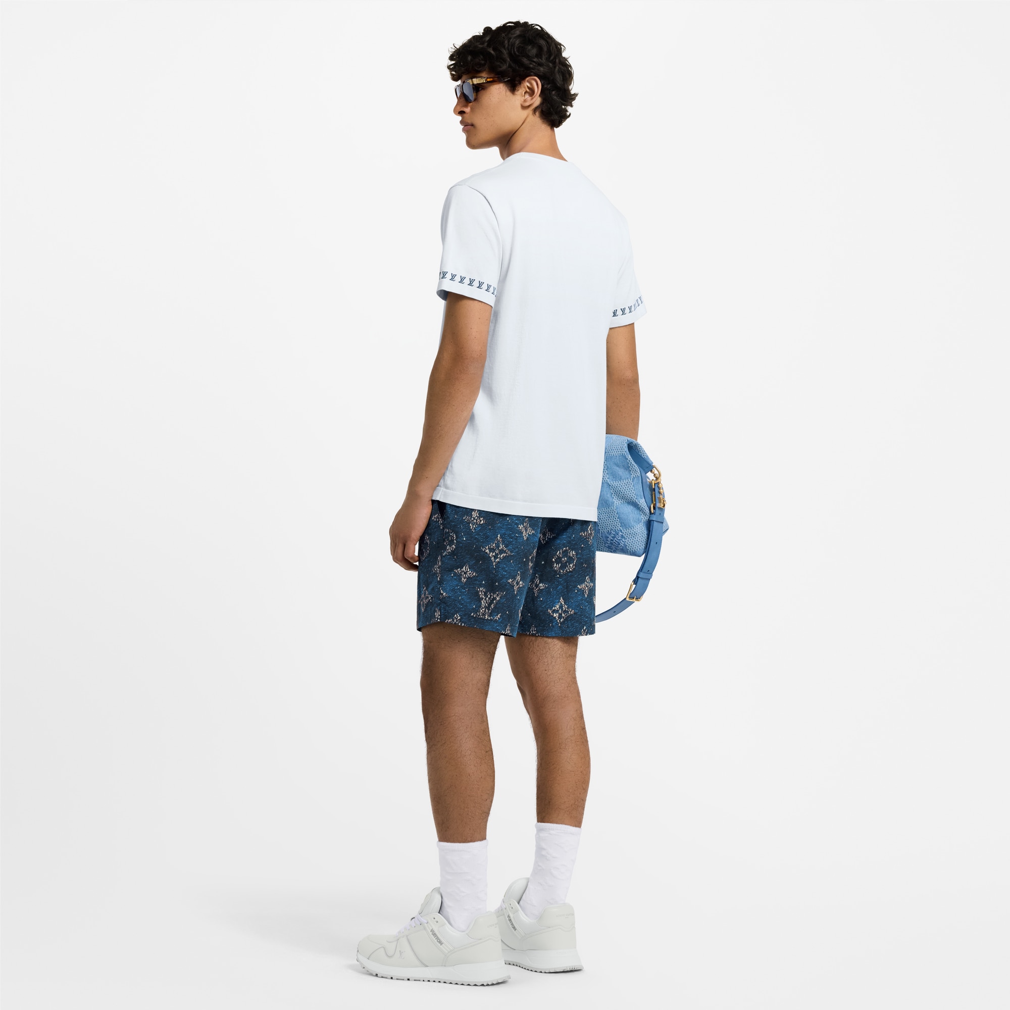 Kurzärmeliger Rundhalspullover mit Signatur  Herren Ready to Wear Vollständige Ready to Wear | LOUIS VUITTON (Zoom)