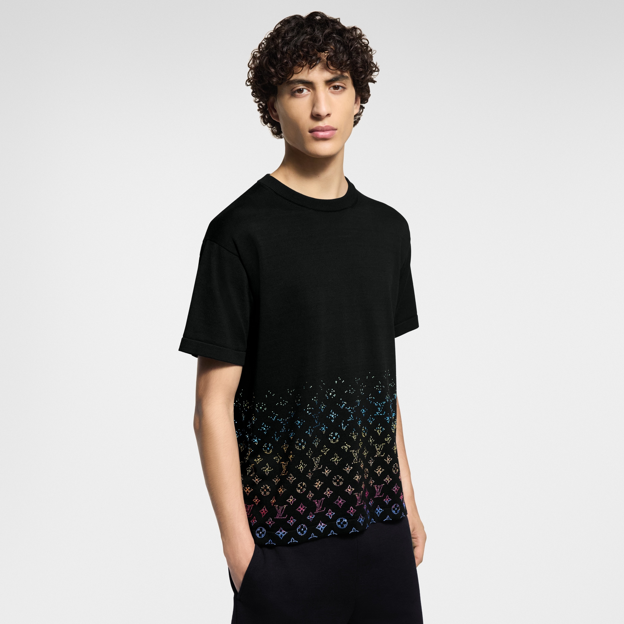Kurzärmeliger Rundhalspullover mit Verzierungen, Monogram-Motiv und Farbverlauf  Herren Ready to Wear Strick und Sweatshirts | LOUIS VUITTON (Zoom)
