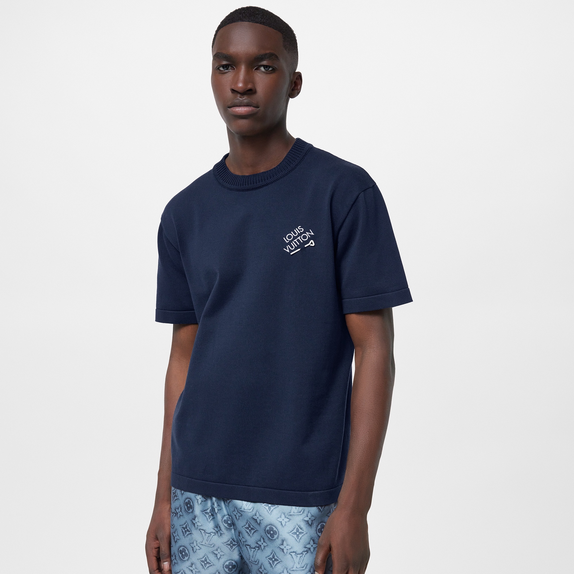 Kurzärmeliges Rundhals-T-Shirt aus Baumwolle mit Signatur  Herren Ready to Wear T-Shirts und Poloshirts | LOUIS VUITTON (Zoom)