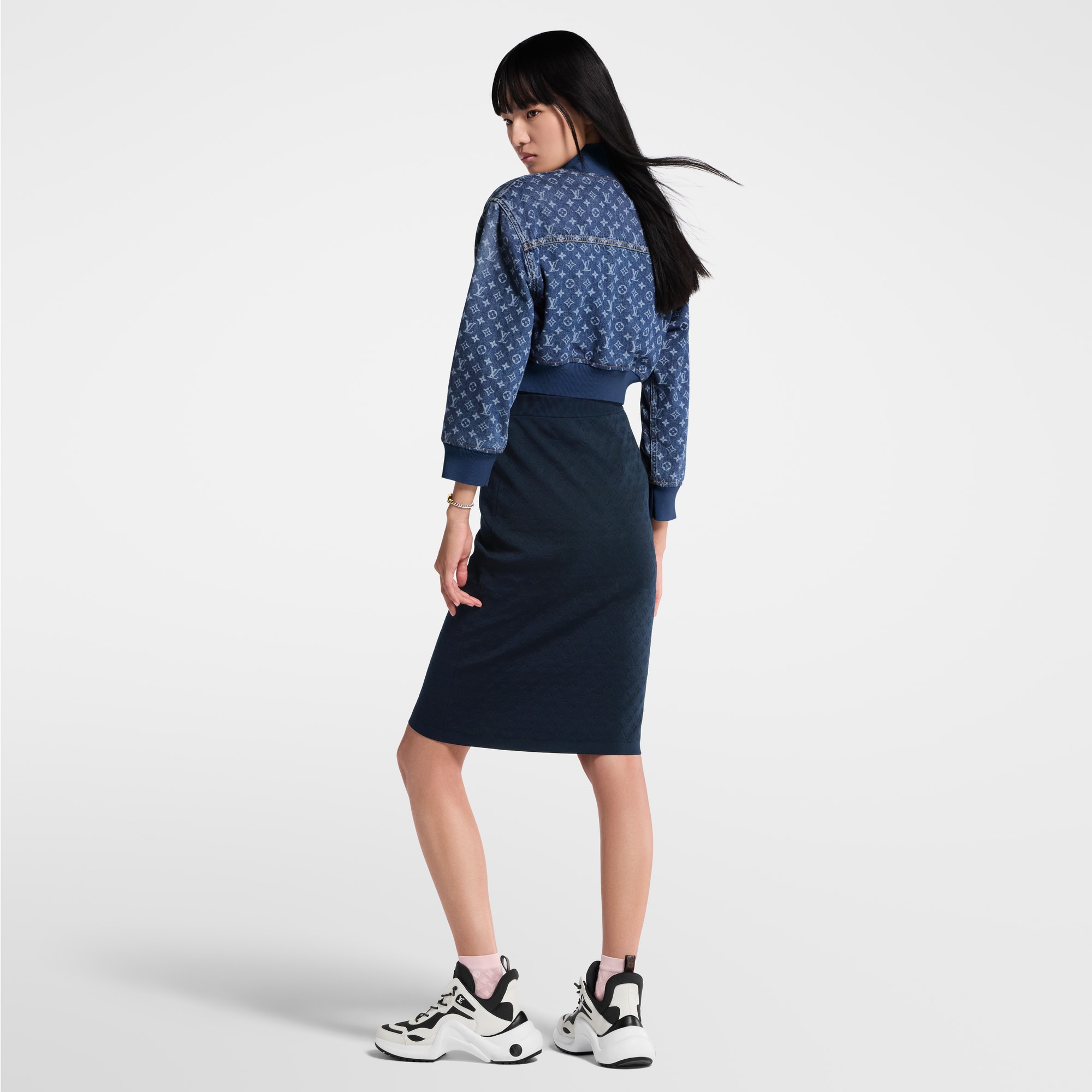 Kurze Bomberjacke aus Denim mit Monogram-Motiv  Damen Ready to Wear Mäntel und Jacken | LOUIS VUITTON (Zoom)